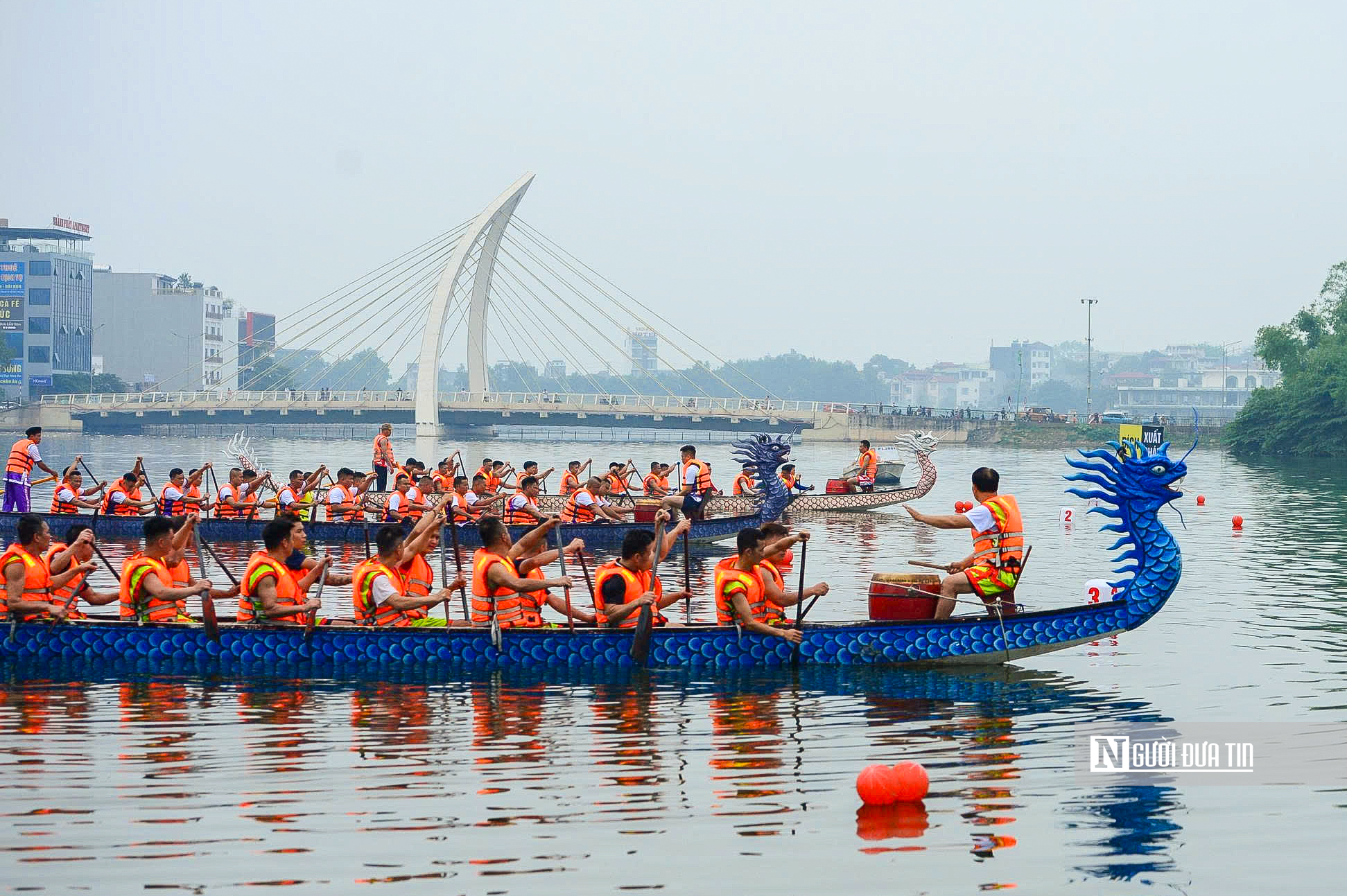 H&agrave;ng ngh&igrave;n người reo h&ograve;, cổ vũ giải bơi thuyền dịp Giỗ Tổ - Ảnh 15.