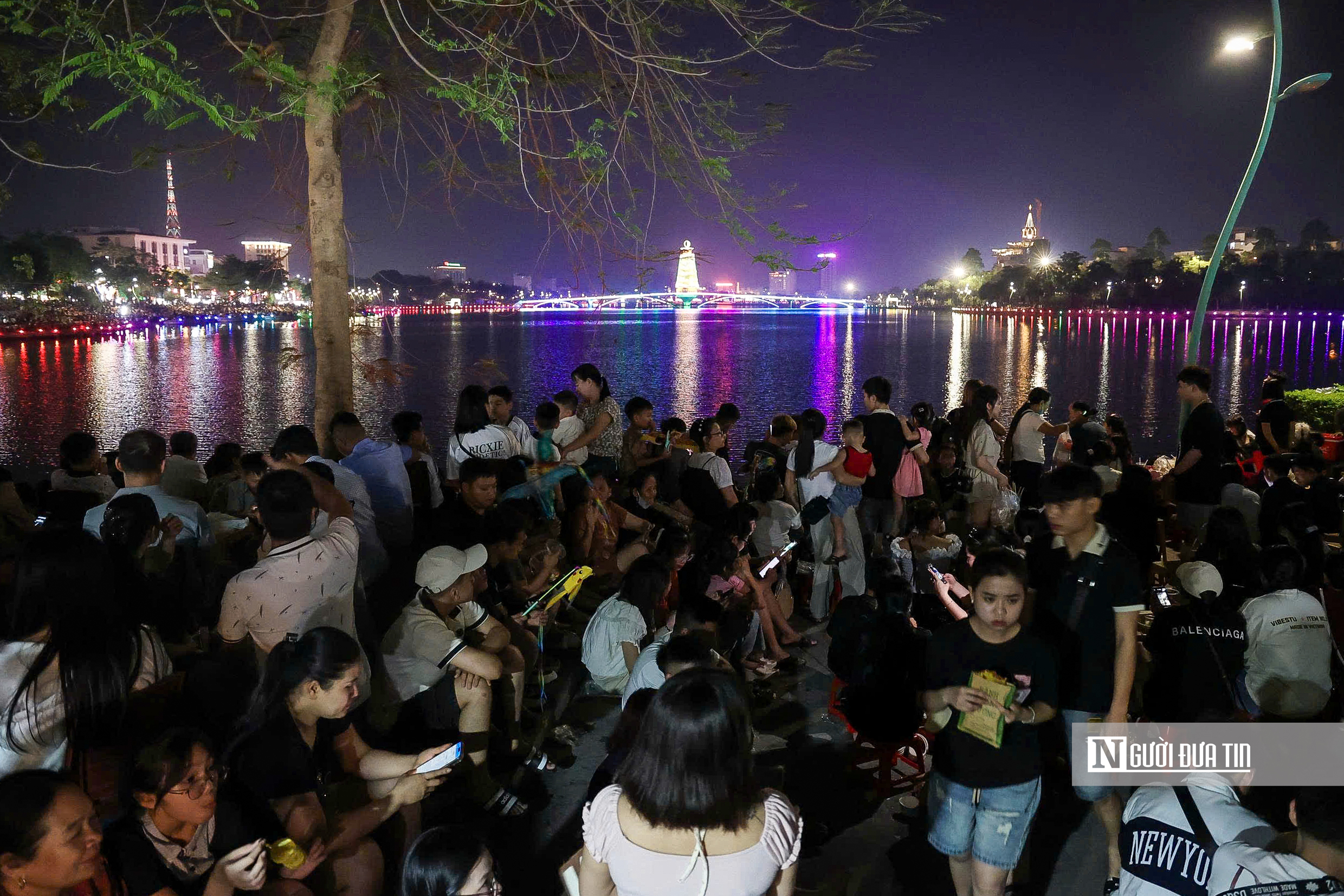 M&atilde;n nh&atilde;n m&agrave;n ph&aacute;o hoa ch&agrave;o mừng Giỗ Tổ H&ugrave;ng Vương- Ảnh 3.