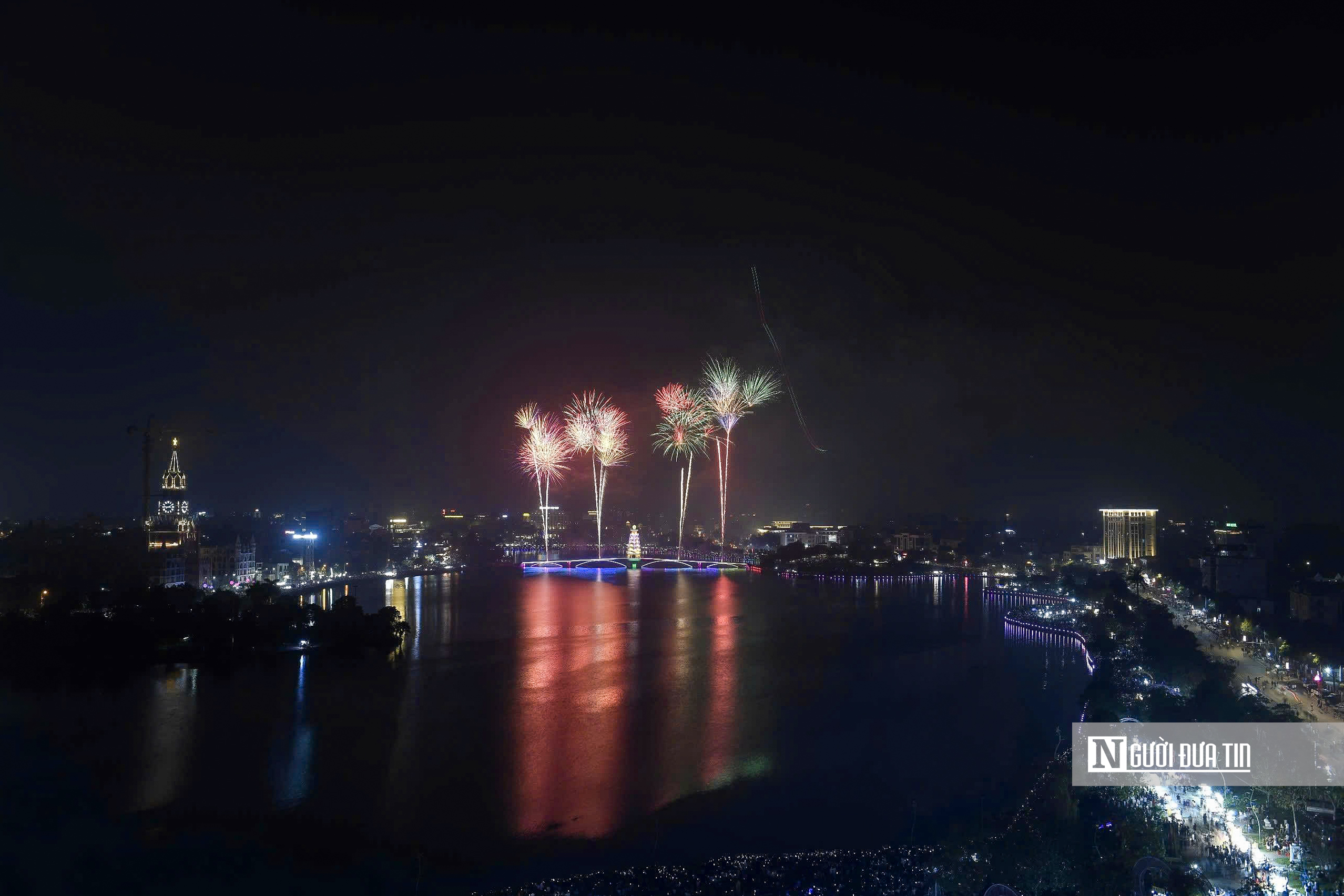 M&atilde;n nh&atilde;n m&agrave;n ph&aacute;o hoa ch&agrave;o mừng Giỗ Tổ H&ugrave;ng Vương- Ảnh 4.