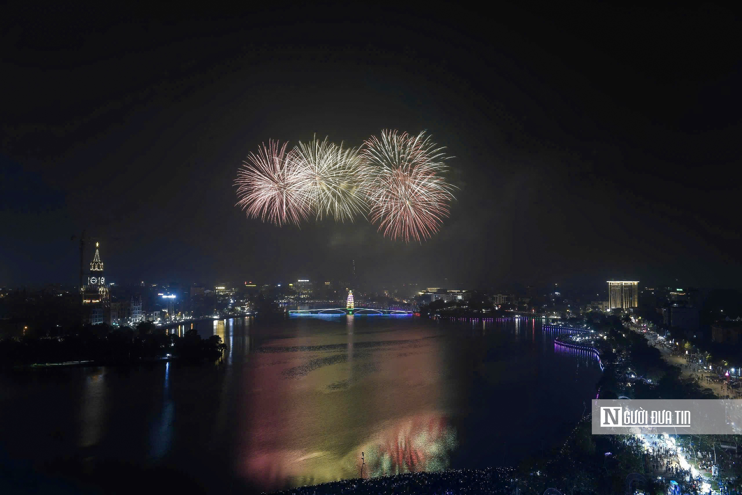 M&atilde;n nh&atilde;n m&agrave;n ph&aacute;o hoa ch&agrave;o mừng Giỗ Tổ H&ugrave;ng Vương- Ảnh 12.