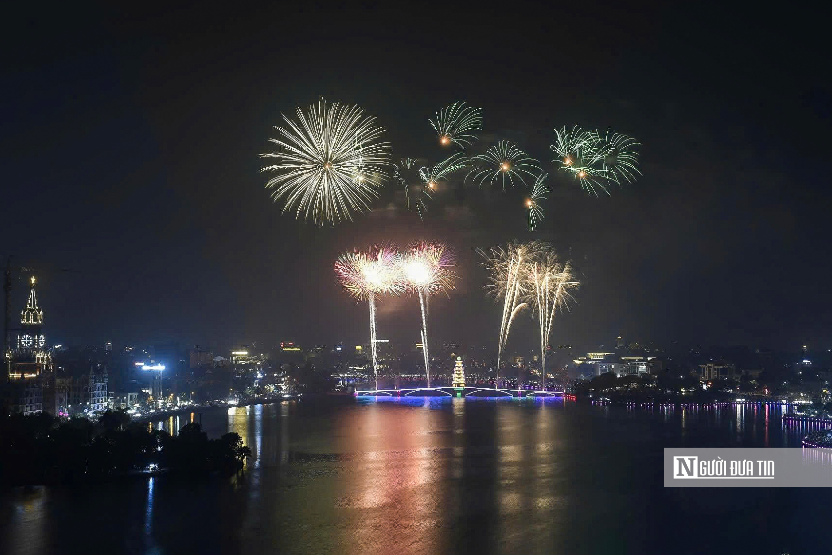 M&atilde;n nh&atilde;n m&agrave;n ph&aacute;o hoa ch&agrave;o mừng Giỗ Tổ H&ugrave;ng Vương- Ảnh 5.