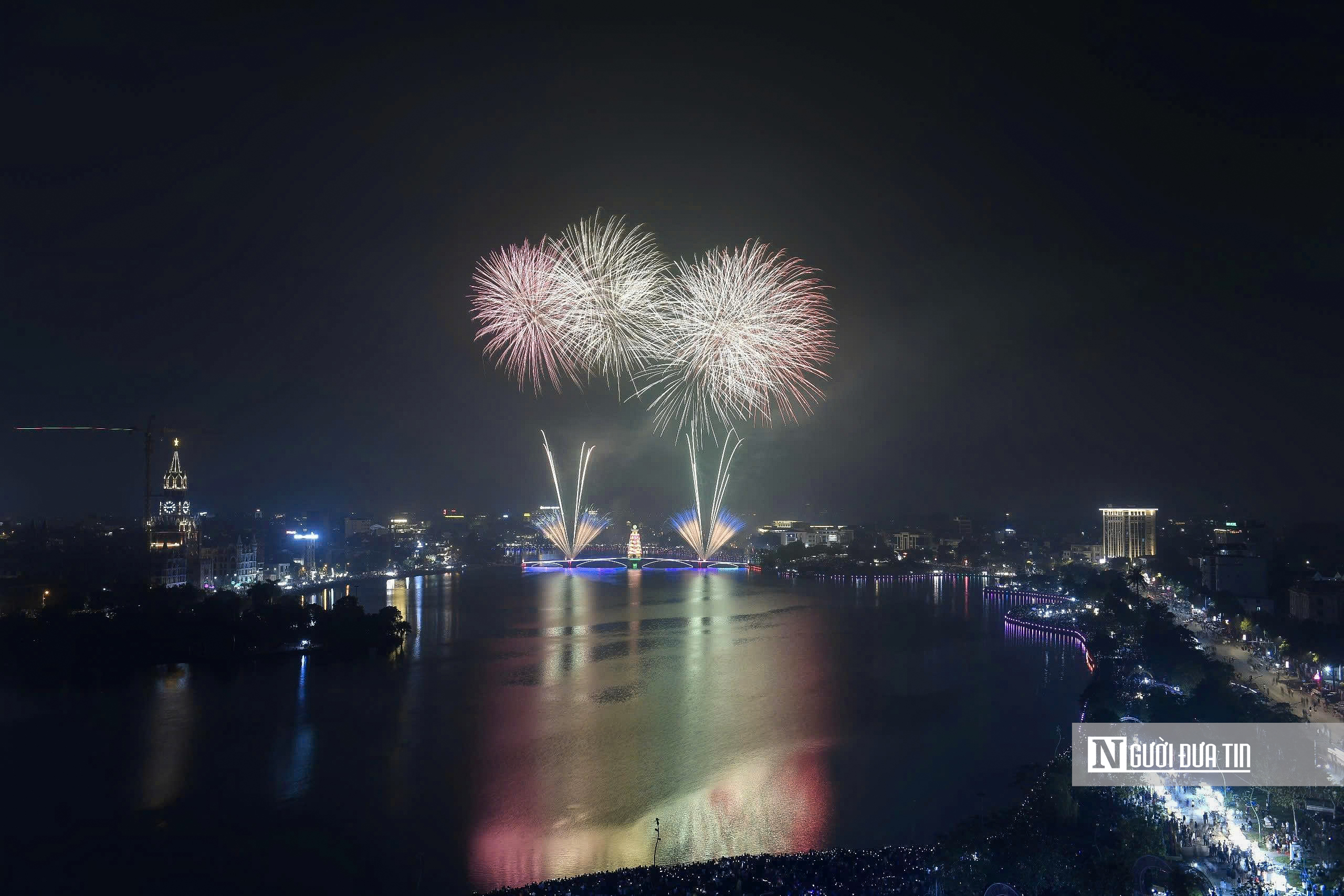 M&atilde;n nh&atilde;n m&agrave;n ph&aacute;o hoa ch&agrave;o mừng Giỗ Tổ H&ugrave;ng Vương- Ảnh 10.