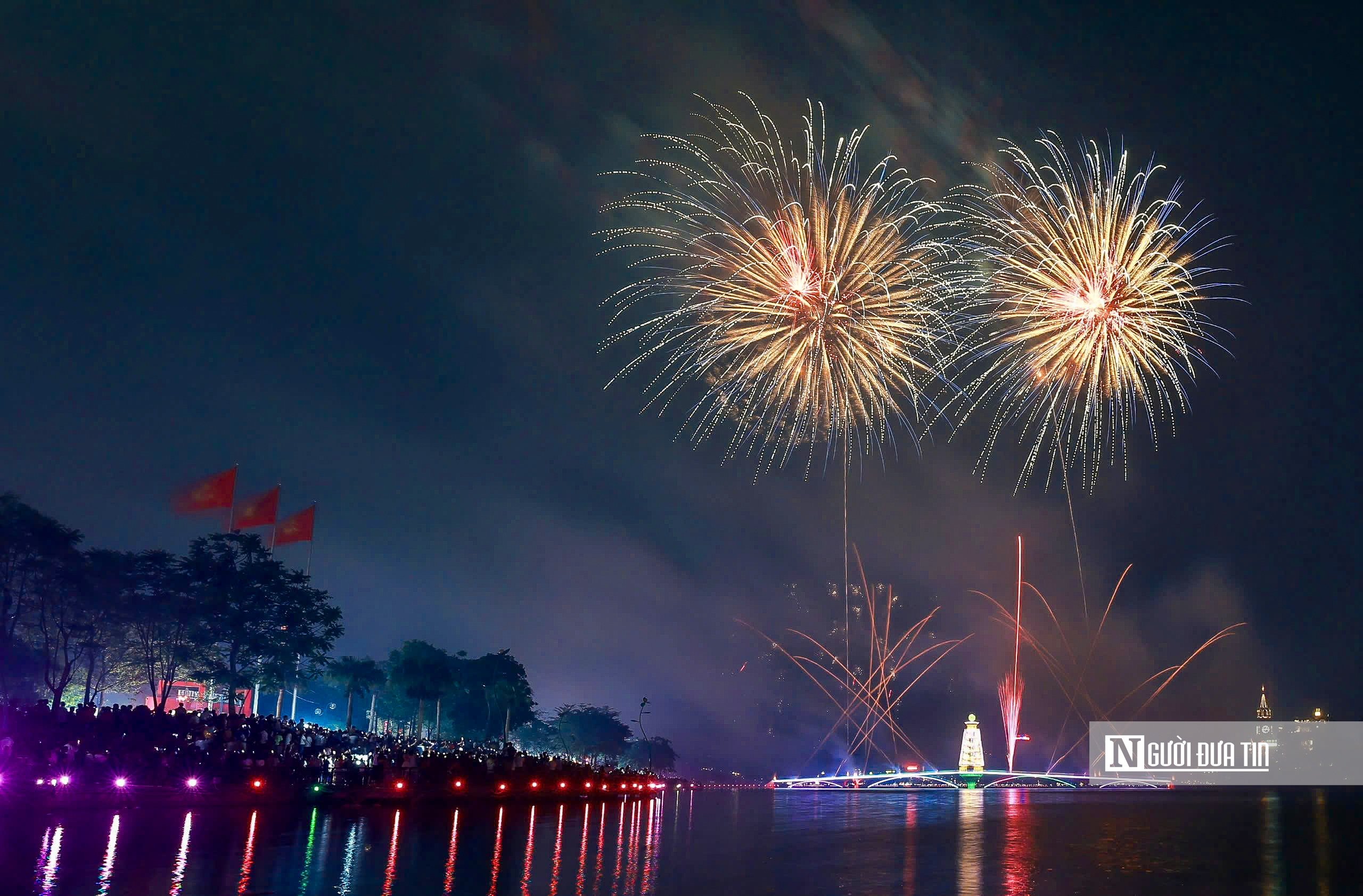 M&atilde;n nh&atilde;n m&agrave;n ph&aacute;o hoa ch&agrave;o mừng Giỗ Tổ H&ugrave;ng Vương- Ảnh 6.