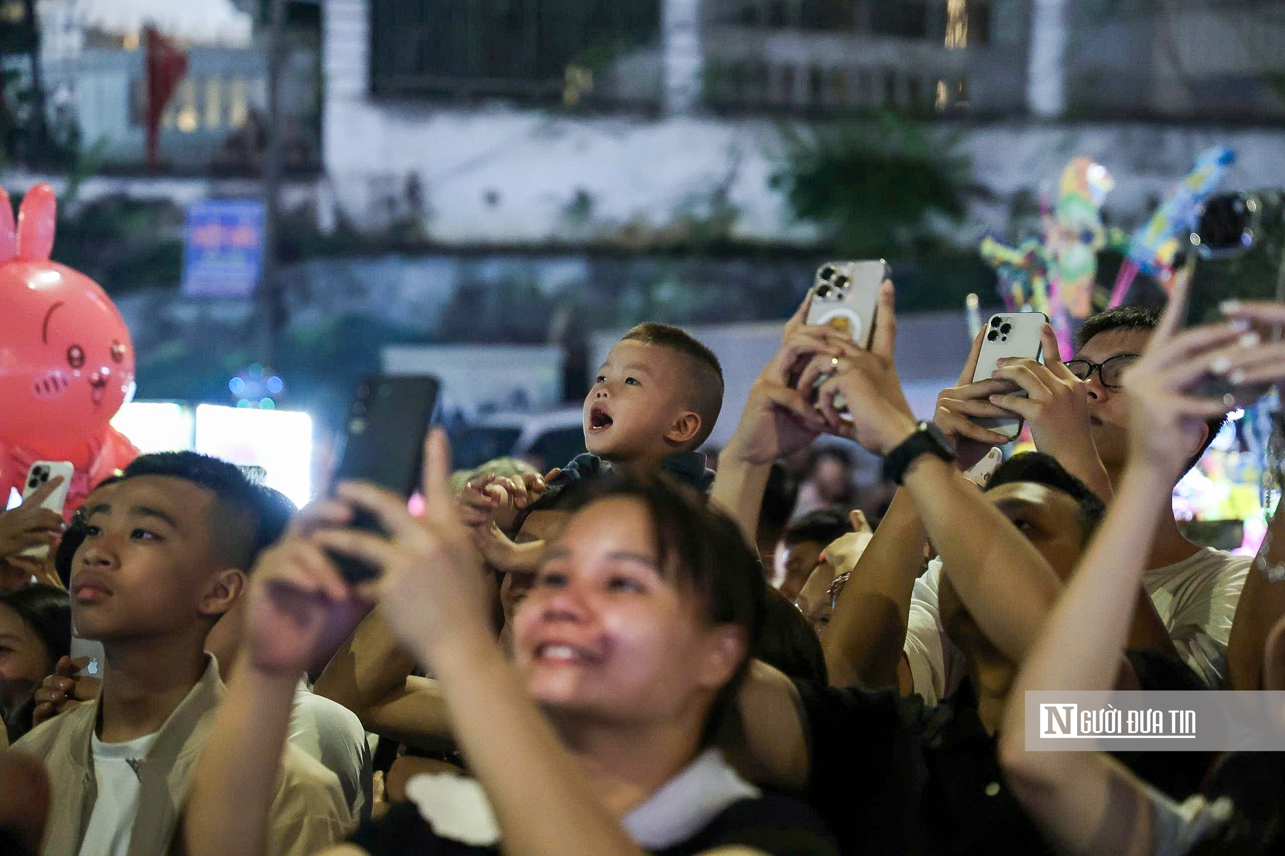 M&atilde;n nh&atilde;n m&agrave;n ph&aacute;o hoa ch&agrave;o mừng Giỗ Tổ H&ugrave;ng Vương- Ảnh 9.