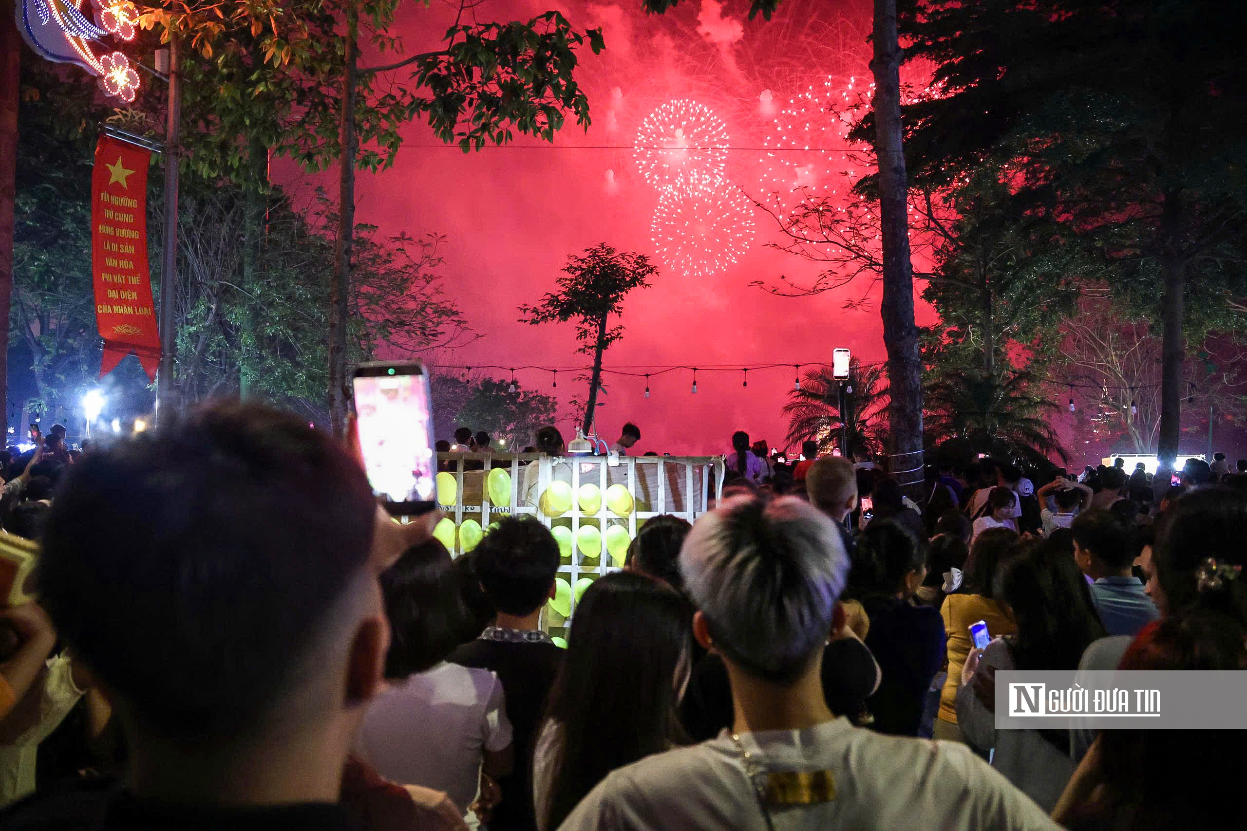 M&atilde;n nh&atilde;n m&agrave;n ph&aacute;o hoa ch&agrave;o mừng Giỗ Tổ H&ugrave;ng Vương- Ảnh 7.