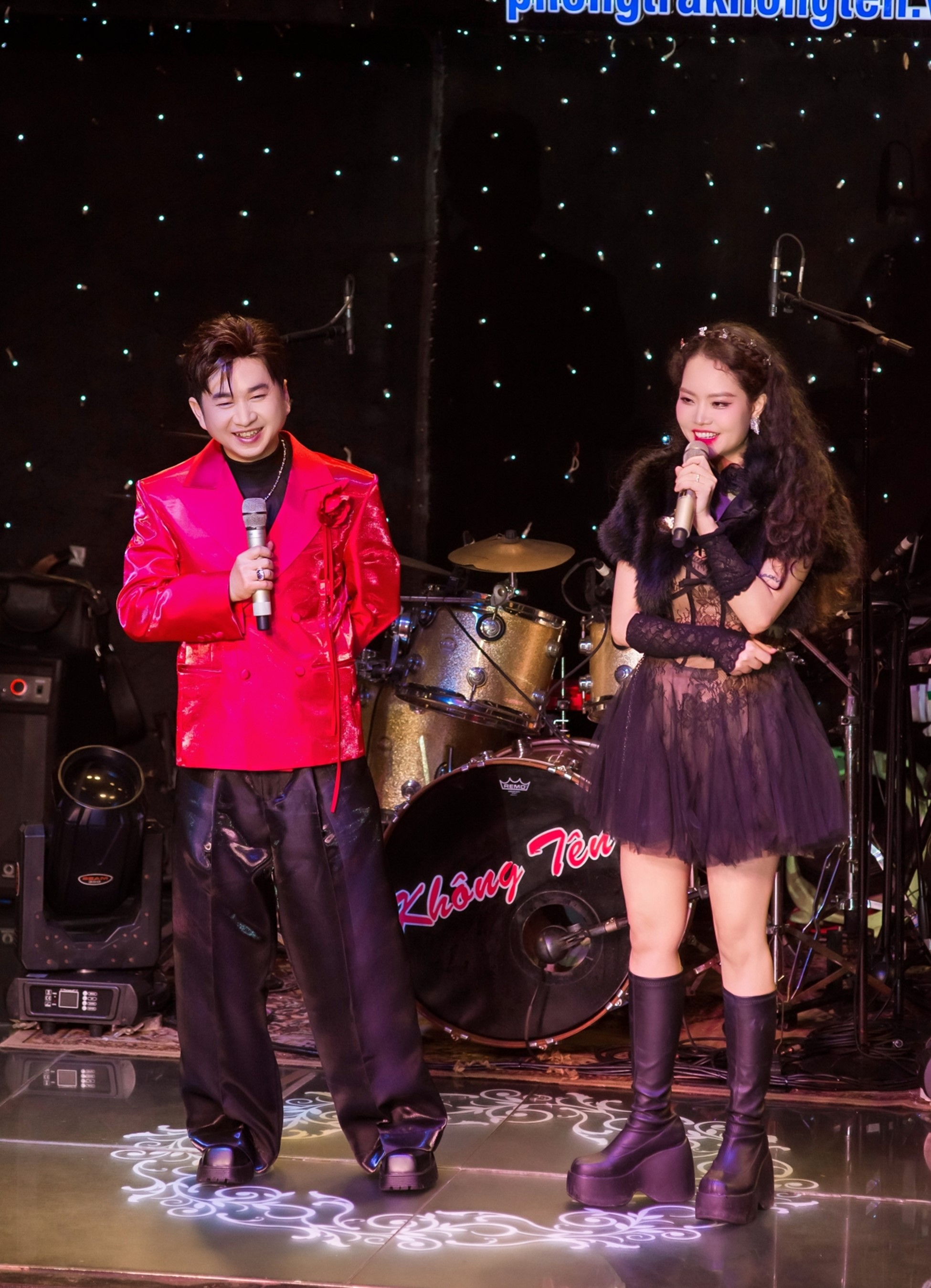 Nam ca sĩ tự nhận mình trưởng thành hơn sau 25 năm làm nghề, tiết lộ hôn nhân với vợ trẻ kém 12 tuổi - Ảnh 1.