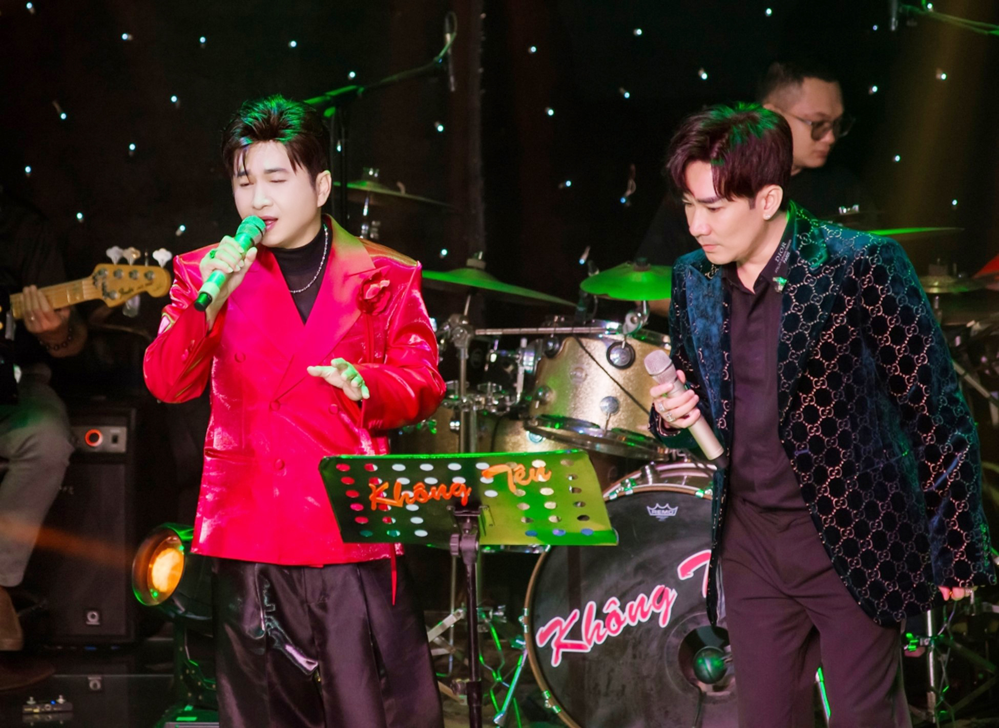 Nam ca sĩ tự nhận mình trưởng thành hơn sau 25 năm làm nghề, tiết lộ hôn nhân với vợ trẻ kém 12 tuổi - Ảnh 2.