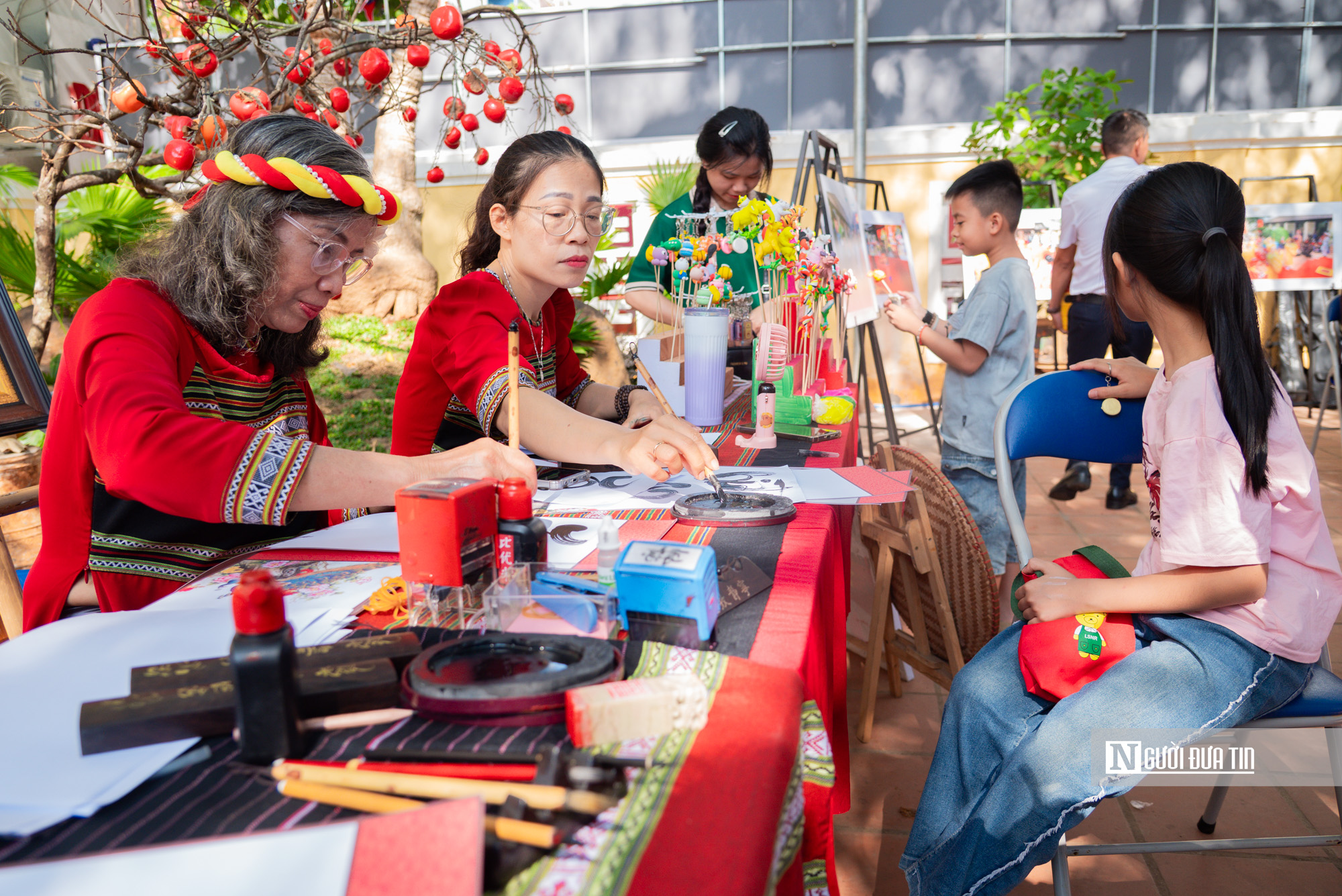 Trang nghi&ecirc;m Lễ d&acirc;ng hương tưởng nhớ c&aacute;c Vua H&ugrave;ng tại ng&ocirc;i đ&igrave;nh người Việt đầu ti&ecirc;n v&ugrave;ng T&acirc;y Nguy&ecirc;n- Ảnh 15.
