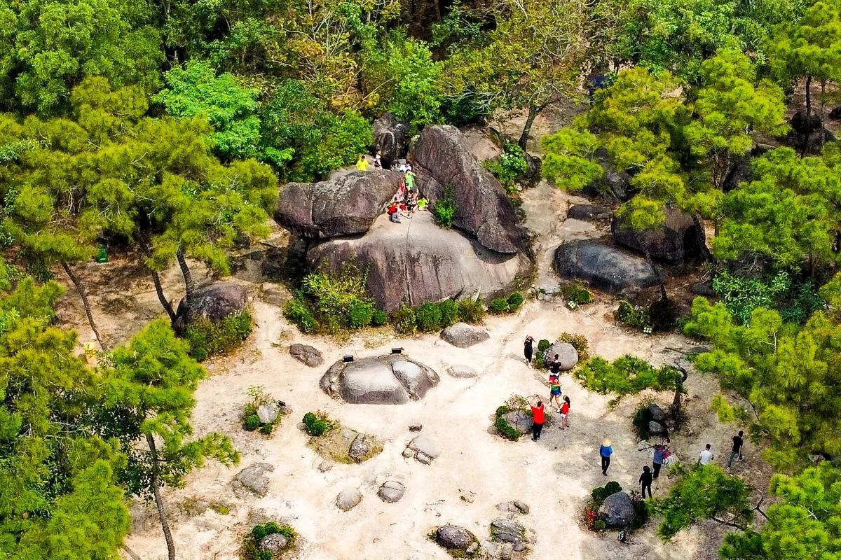 Khám phá núi Trường Lệ, quần thể di sản giữa lòng Sầm Sơn- Ảnh 6.