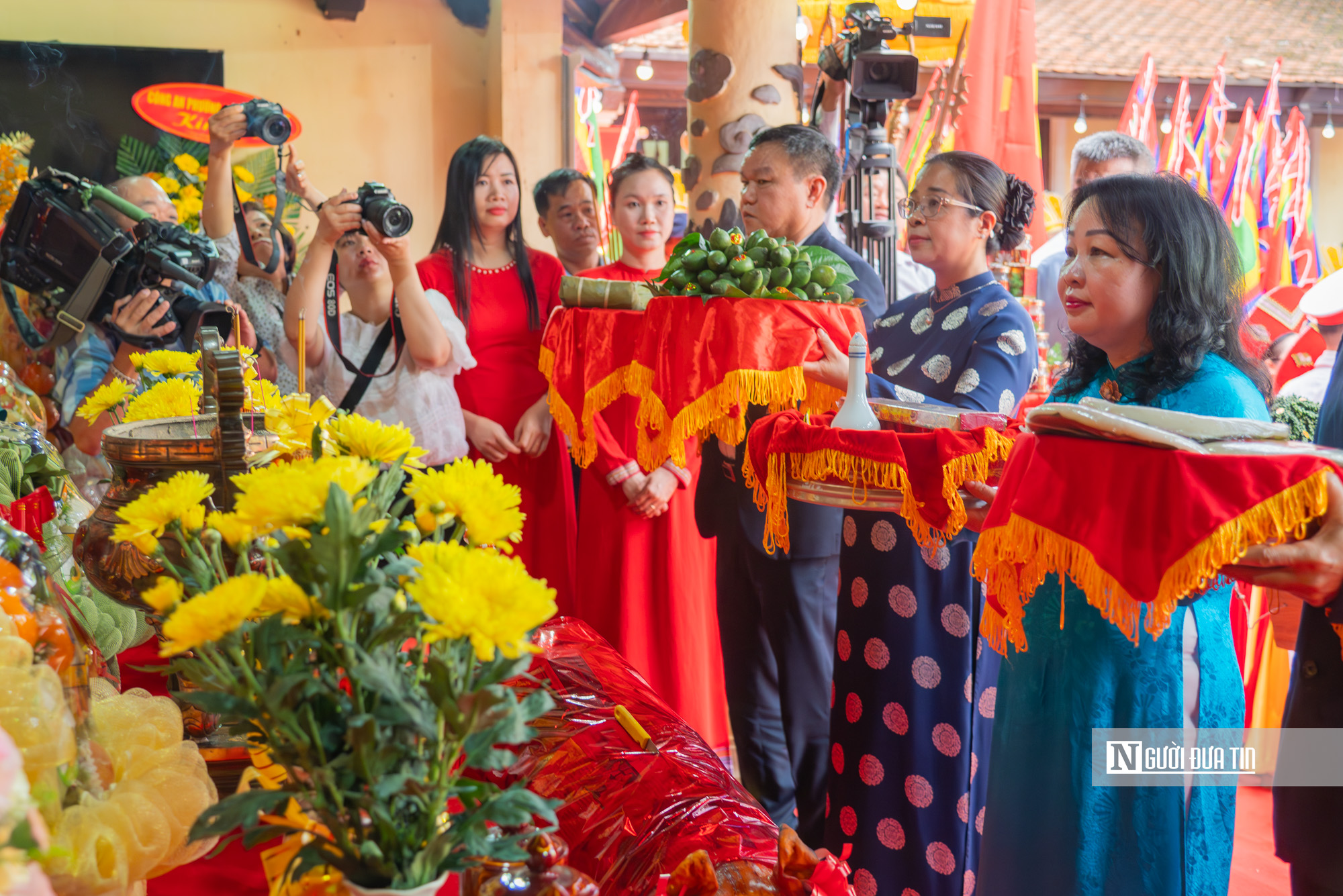 Trang nghi&ecirc;m Lễ d&acirc;ng hương tưởng nhớ c&aacute;c Vua H&ugrave;ng tại ng&ocirc;i đ&igrave;nh người Việt đầu ti&ecirc;n v&ugrave;ng T&acirc;y Nguy&ecirc;n- Ảnh 10.