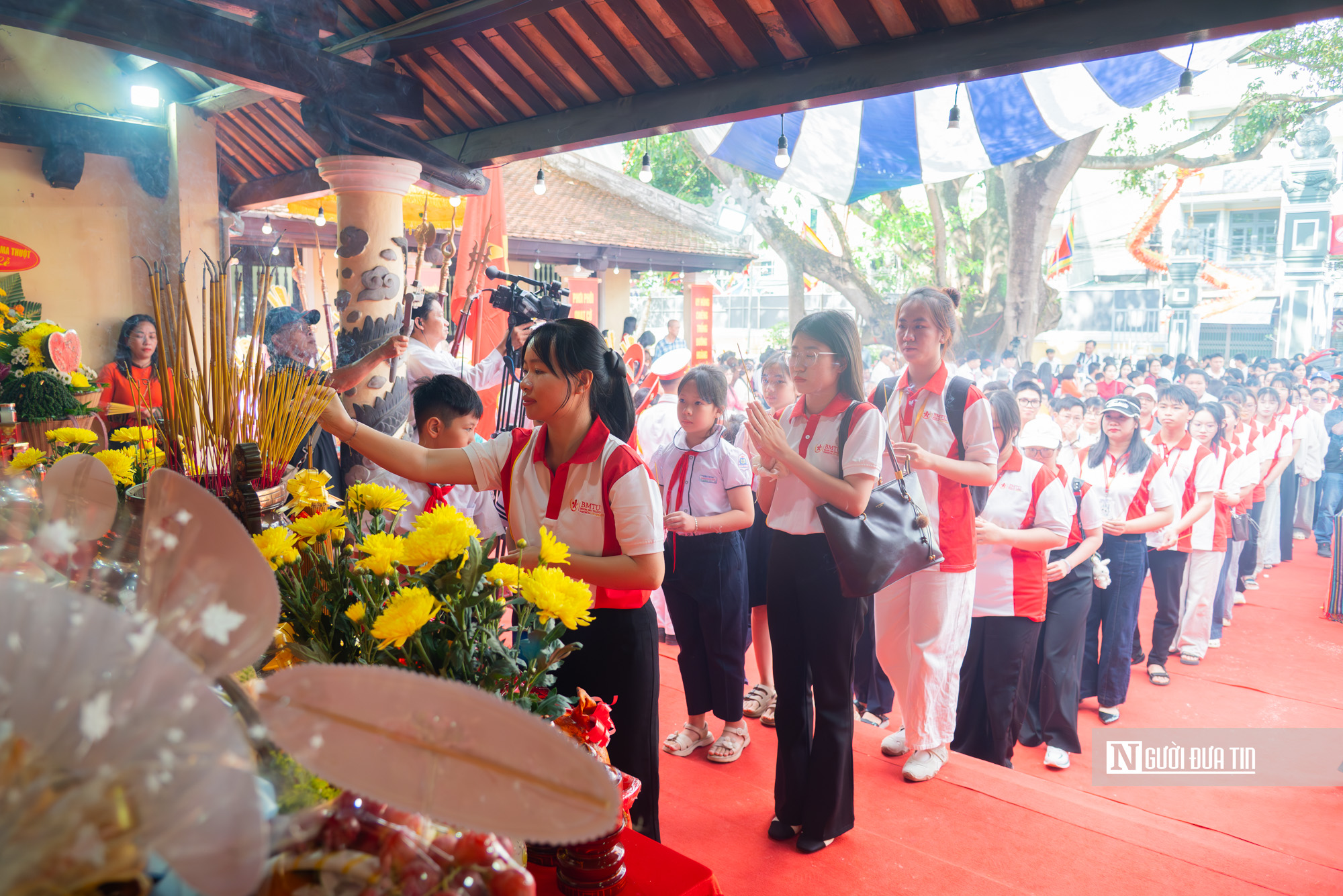 Trang nghi&ecirc;m Lễ d&acirc;ng hương tưởng nhớ c&aacute;c Vua H&ugrave;ng tại ng&ocirc;i đ&igrave;nh người Việt đầu ti&ecirc;n v&ugrave;ng T&acirc;y Nguy&ecirc;n- Ảnh 12.