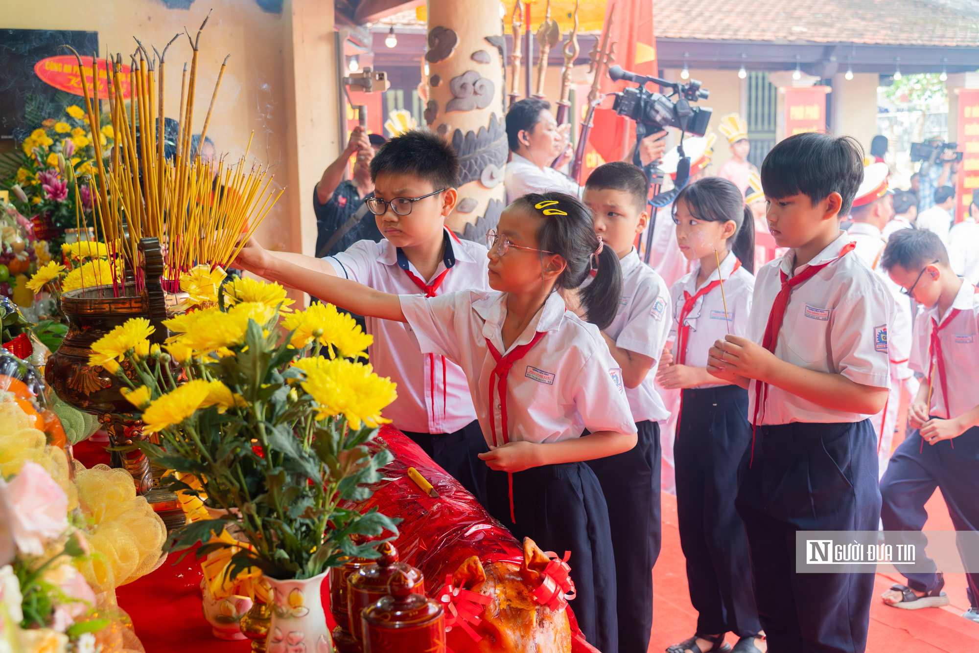 Trang nghi&ecirc;m Lễ d&acirc;ng hương tưởng nhớ c&aacute;c Vua H&ugrave;ng tại ng&ocirc;i đ&igrave;nh người Việt đầu ti&ecirc;n v&ugrave;ng T&acirc;y Nguy&ecirc;n- Ảnh 11.