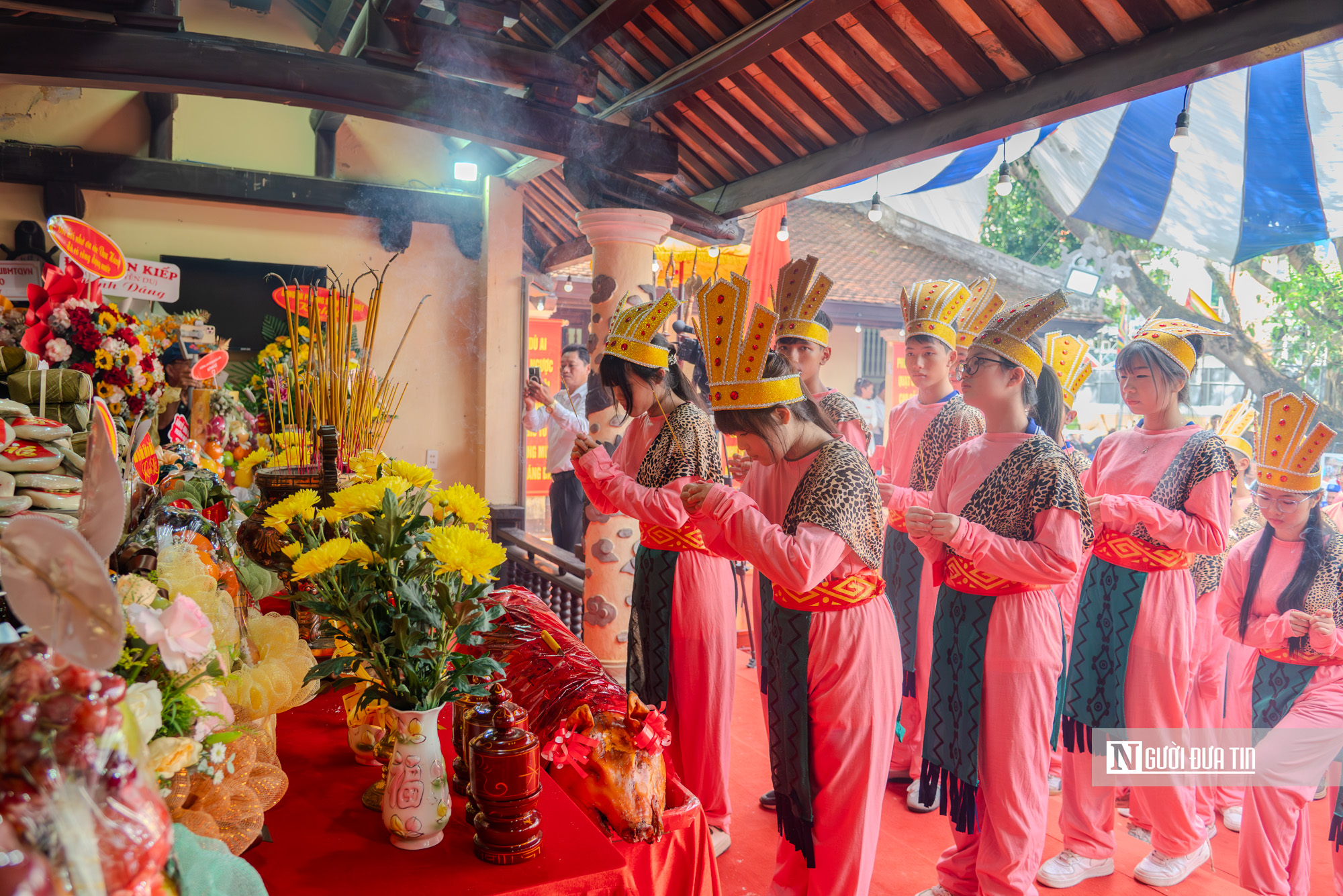 Trang nghi&ecirc;m Lễ d&acirc;ng hương tưởng nhớ c&aacute;c Vua H&ugrave;ng tại ng&ocirc;i đ&igrave;nh người Việt đầu ti&ecirc;n v&ugrave;ng T&acirc;y Nguy&ecirc;n- Ảnh 13.