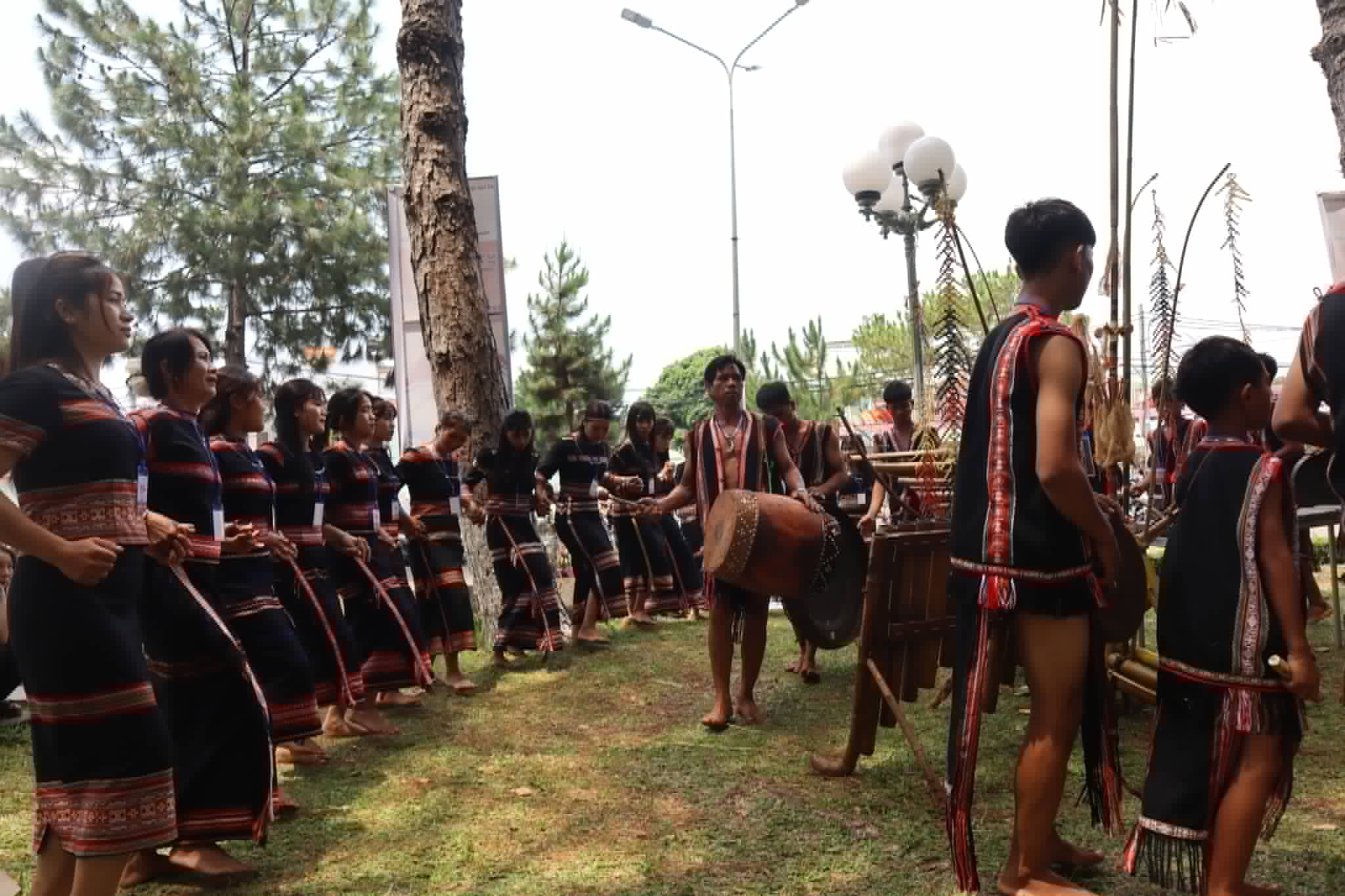 Ngày nghỉ đi chơi...- Ảnh 1.
