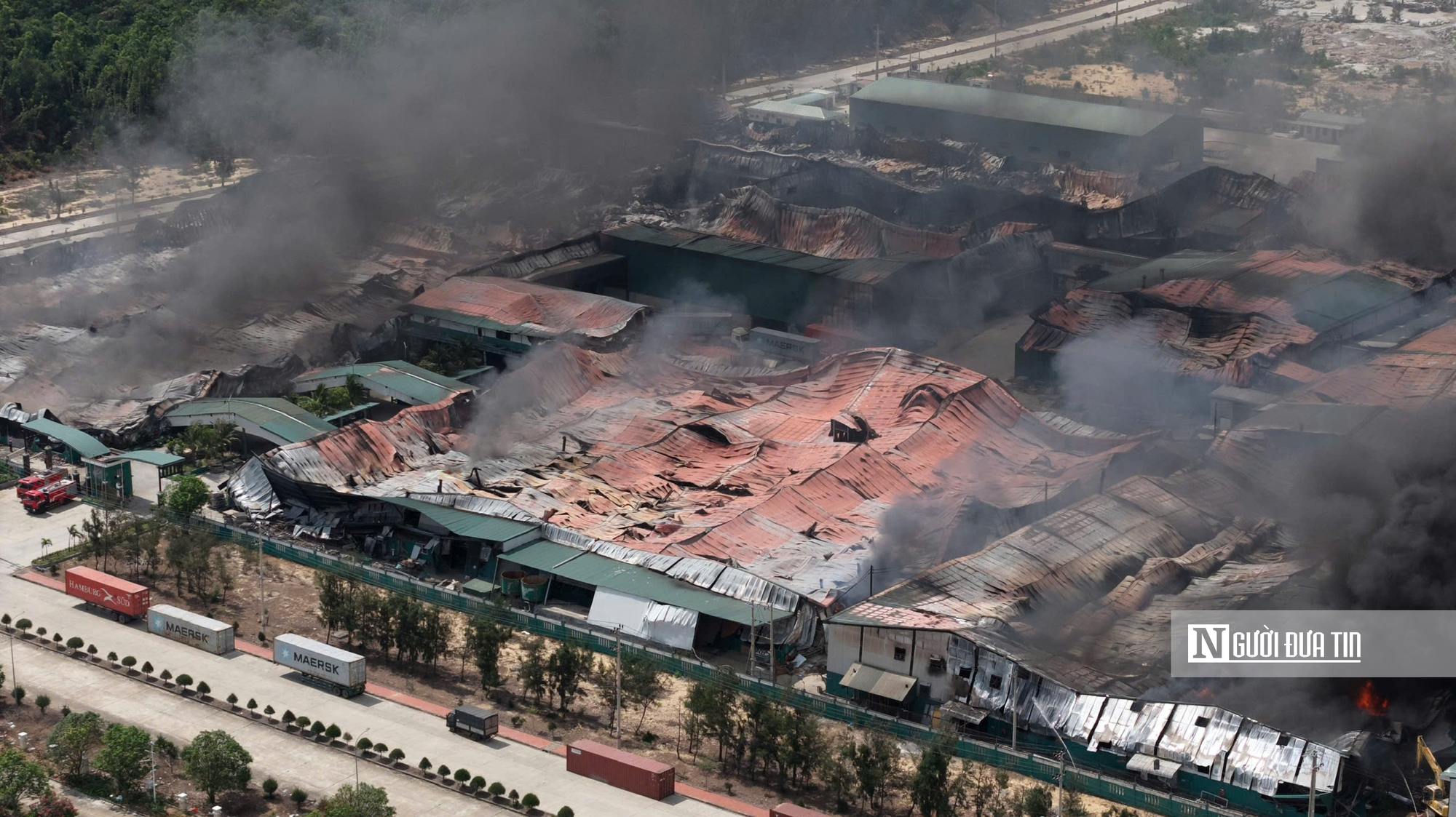 Gia Lai: Ch&aacute;y lớn tại Khu c&ocirc;ng nghiệp Nhơn Hội, h&agrave;ng trăm chiến sĩ tham gia chữa ch&aacute;y- Ảnh 10.