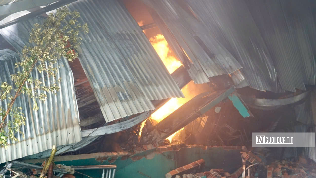 Gia Lai: Cháy lớn tại Khu công nghiệp Nhơn Hội, hàng trăm chiến sĩ tham gia chữa cháy- Ảnh 4.