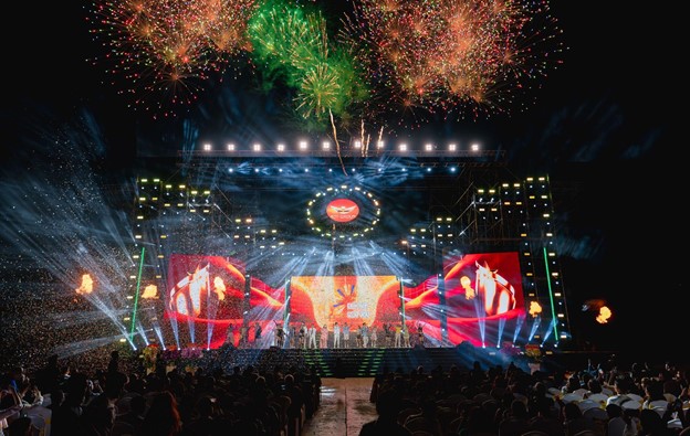 Đ&ecirc;m nghệ thuật 10 năm KDI Group: Khi Vega City trở th&agrave;nh t&acirc;m điểm cảm x&uacute;c của Nha Trang - Ảnh 9.