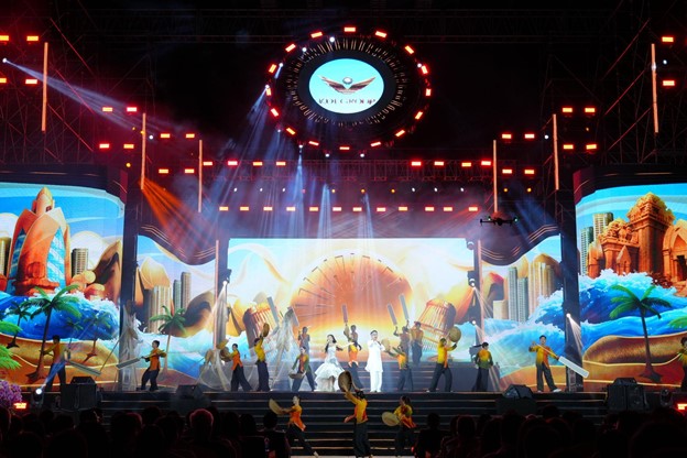 Đ&ecirc;m nghệ thuật 10 năm KDI Group: Khi Vega City trở th&agrave;nh t&acirc;m điểm cảm x&uacute;c của Nha Trang - Ảnh 1.