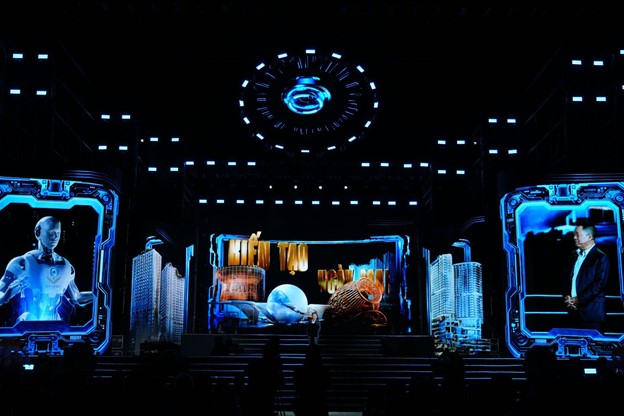 Đ&ecirc;m nghệ thuật 10 năm KDI Group: Khi Vega City trở th&agrave;nh t&acirc;m điểm cảm x&uacute;c của Nha Trang - Ảnh 5.