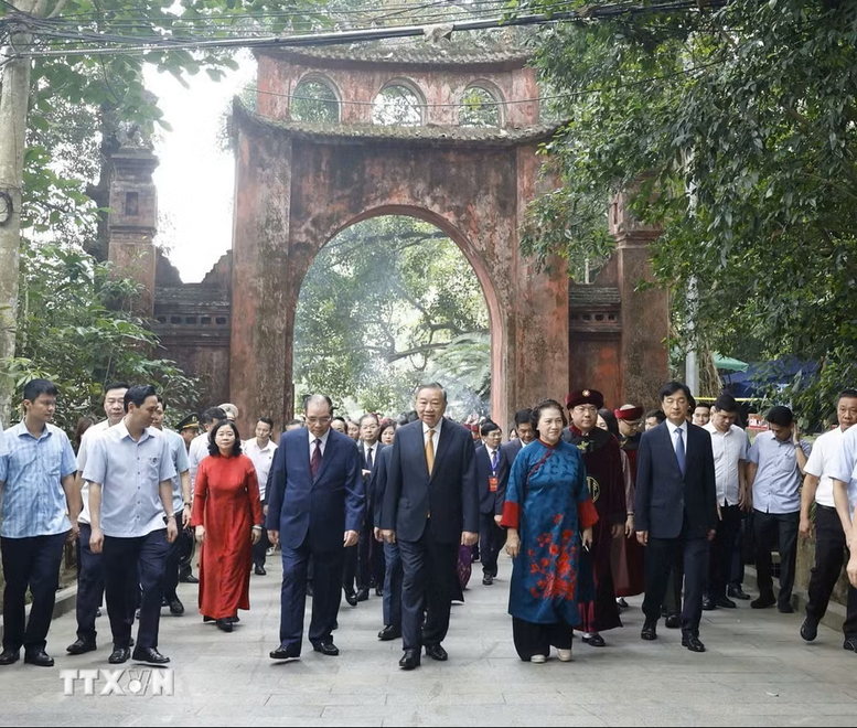 Tổng B&iacute; thư, Chủ tịch nước T&ocirc; L&acirc;m d&acirc;ng hương tưởng niệm c&aacute;c vua H&ugrave;ng- Ảnh 4.