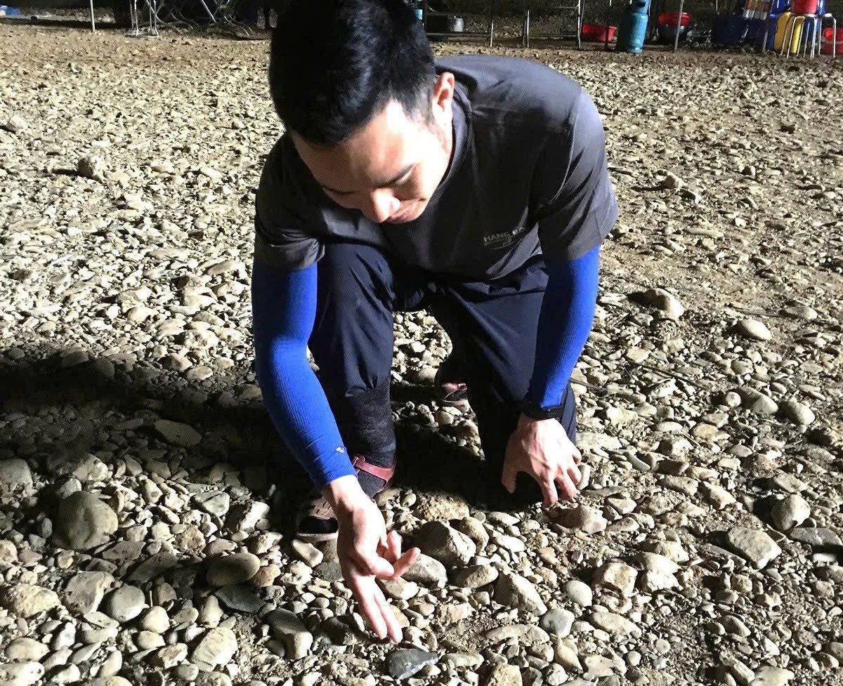 5 rìu đá cổ hàng nghìn năm trong lòng hang Én: Dấu hiệu rõ ràng của quá trình chế tác và sử dụng- Ảnh 1.