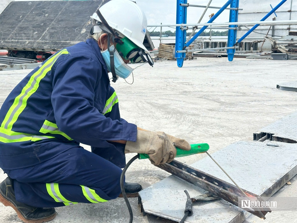 Chạy nước rút thi công cầu Đại Ngãi kịp lễ 30/4 - Ảnh 2.