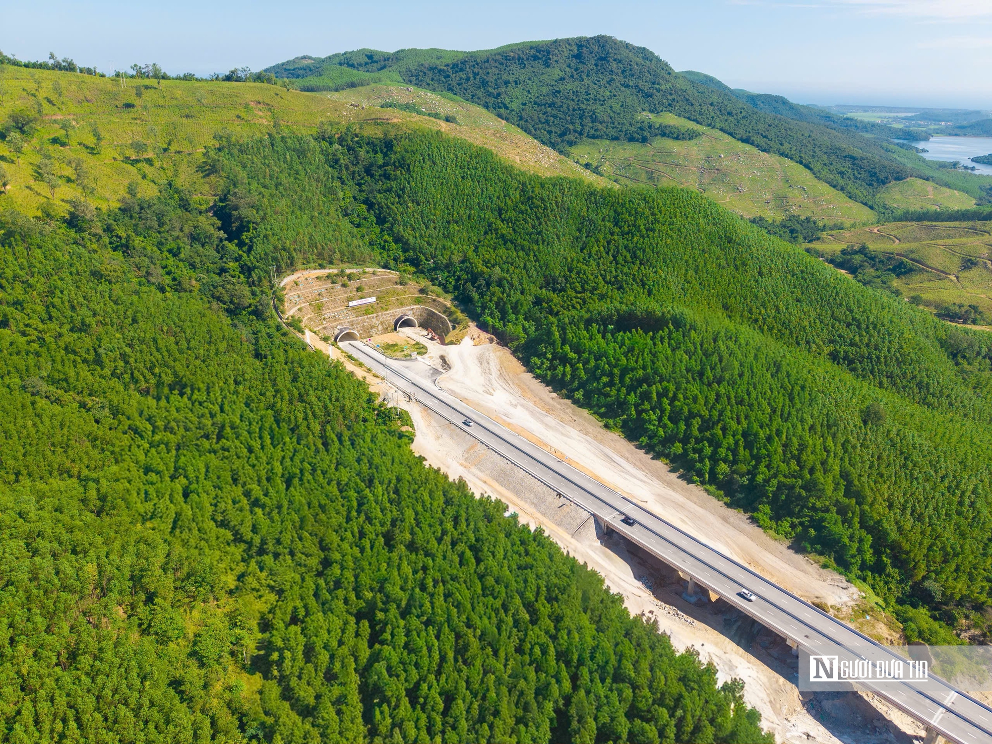 Cao tốc Quảng Ng&atilde;i - Ho&agrave;i Nhơn ch&iacute;nh thức khai th&aacute;c từ trưa 29/4- Ảnh 3.