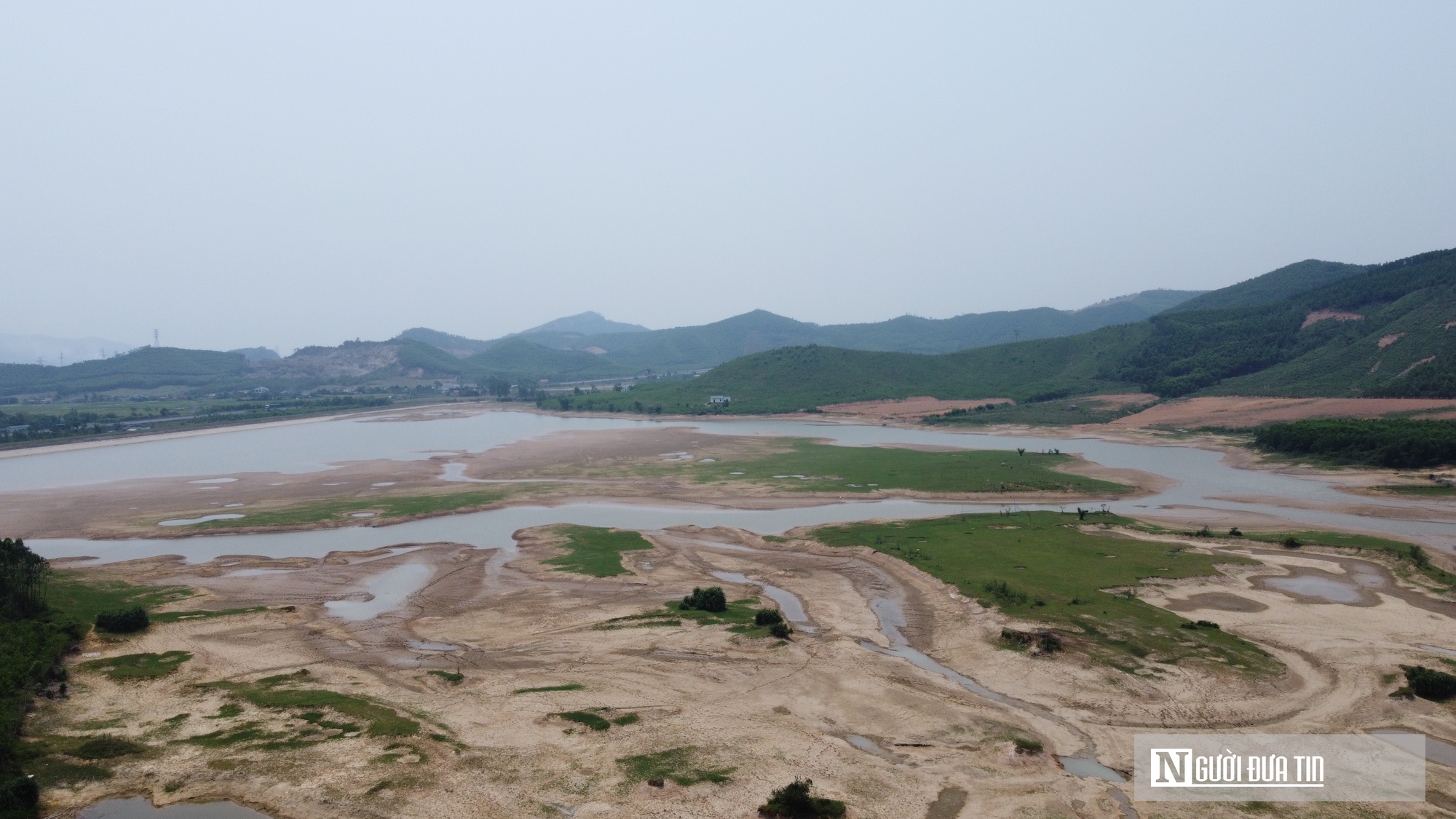 Hồ Khe Nh&ograve;i cạn trơ đ&aacute;y - khu sinh th&aacute;i đang được k&ecirc;u gọi đầu tư 11.000 tỷ đồng- Ảnh 1.