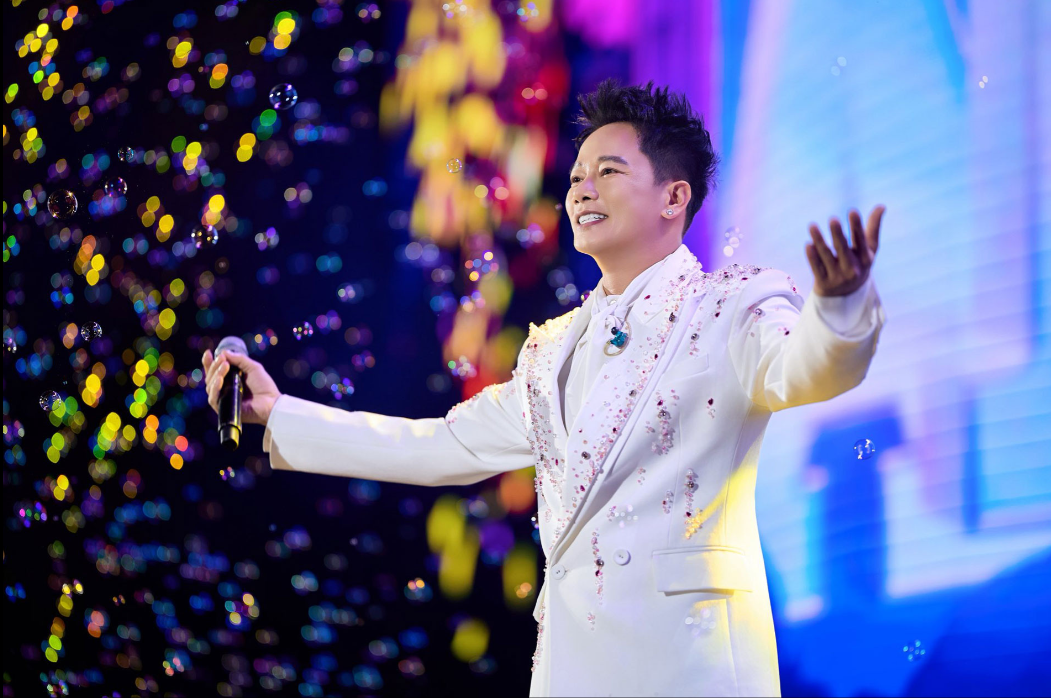 Bài hát 120 triệu view giúp nam ca sĩ mua xe, sửa nhà báo hiếu và khiến cha thương binh rơi nước mắt - Ảnh 1.