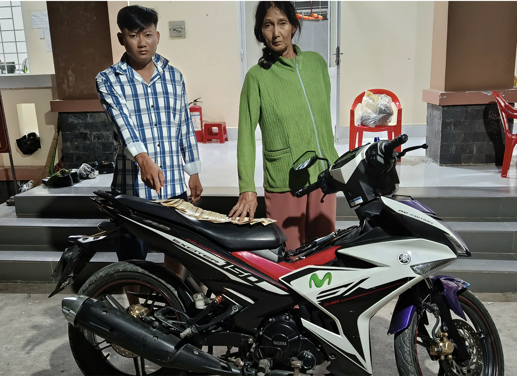 Bắt khẩn cấp g&atilde; con trai chở mẹ ruột đi cướp giật t&aacute;o tợn giữa ban ng&agrave;y- Ảnh 1.