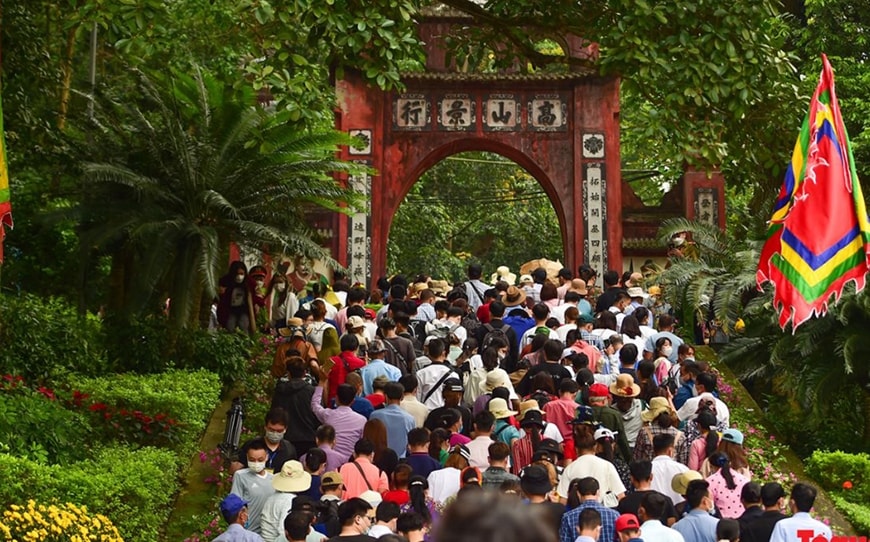 Giỗ Tổ Hùng Vương năm Bính Ngọ 2026, Phú Thọ đón 6,5 triệu lượt khách - Ảnh 1.