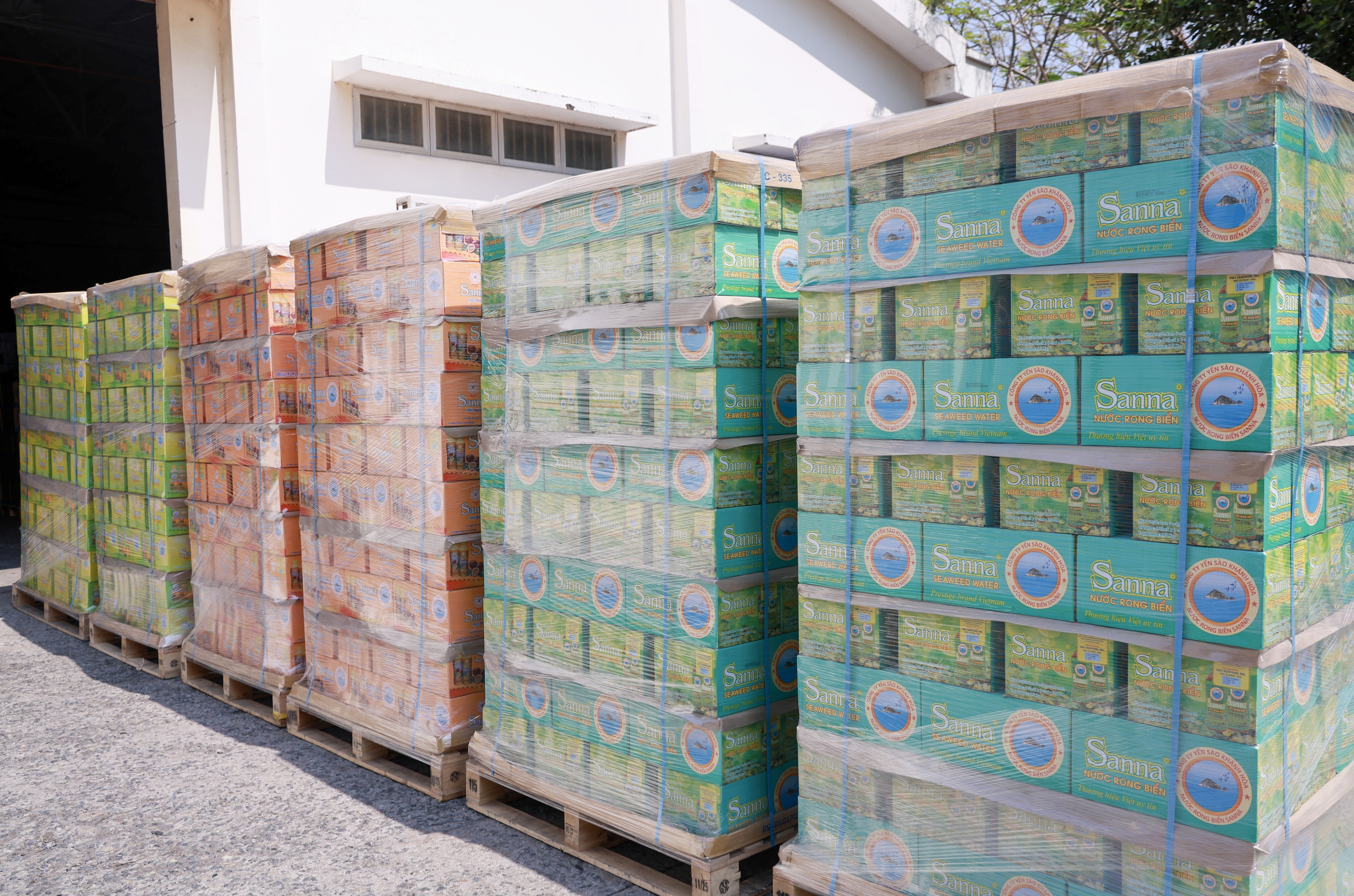 Sanna Khánh Hòa lần đầu xuất khẩu gần 4.000 thùng nước giải khát sang thị trường Hoa Kỳ - Ảnh 8.