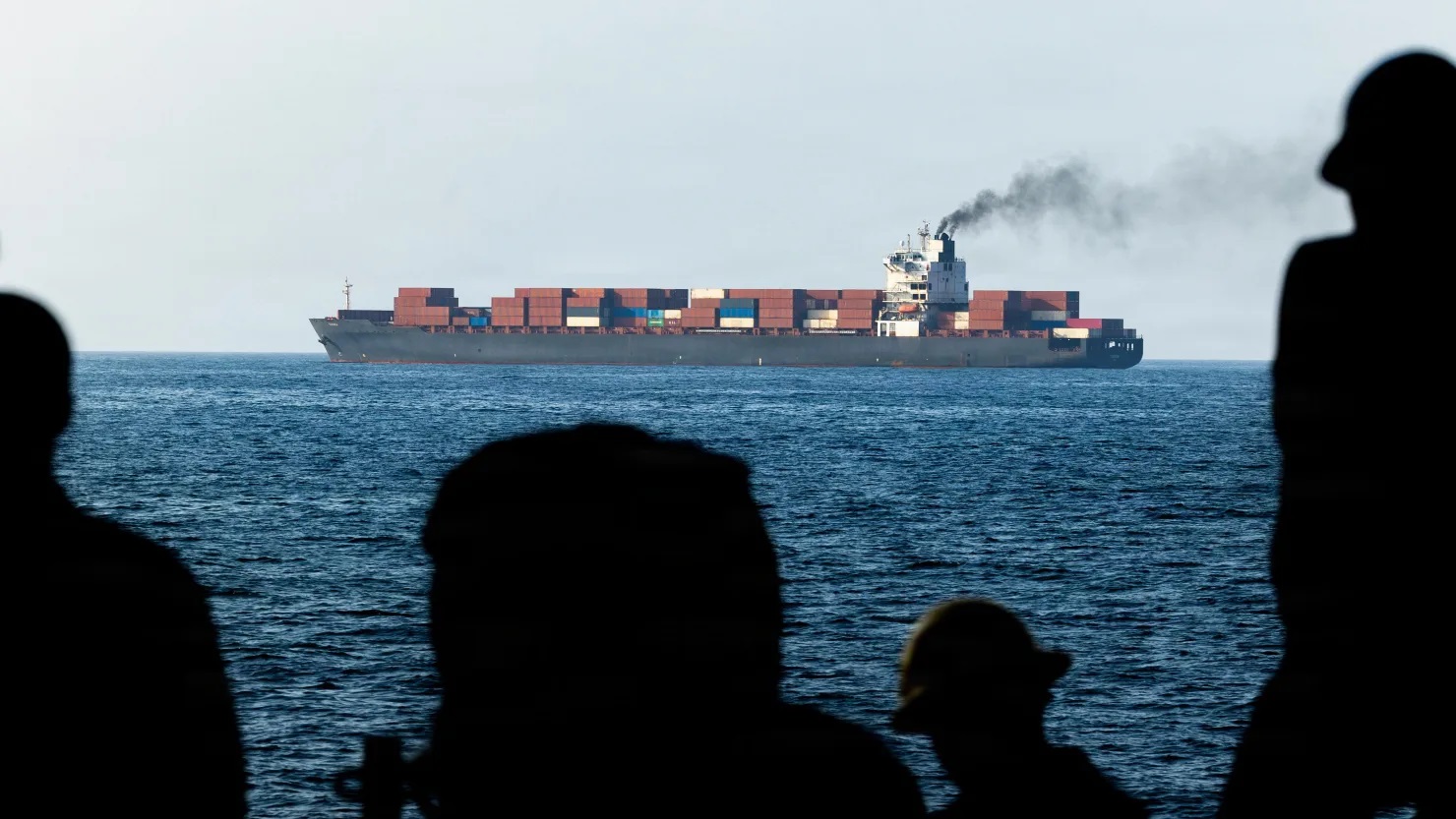 Đề xuất về eo biển Hormuz của Iran: Ông Donald Trump thảo luận với các cố vấn cấp cao- Ảnh 2.