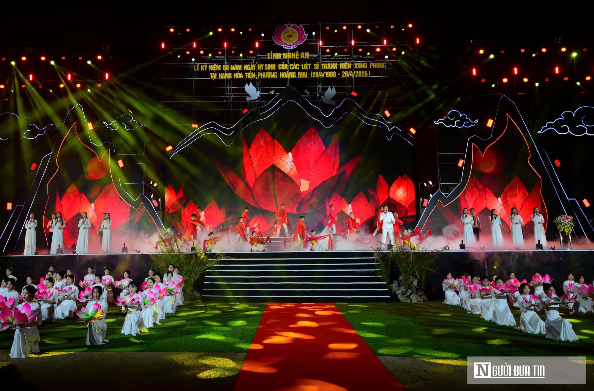 X&uacute;c động lễ kỷ niệm 60 năm ng&agrave;y hy sinh của 33 liệt sĩ TNXP tại hang Hỏa Tiễn - Ảnh 1.