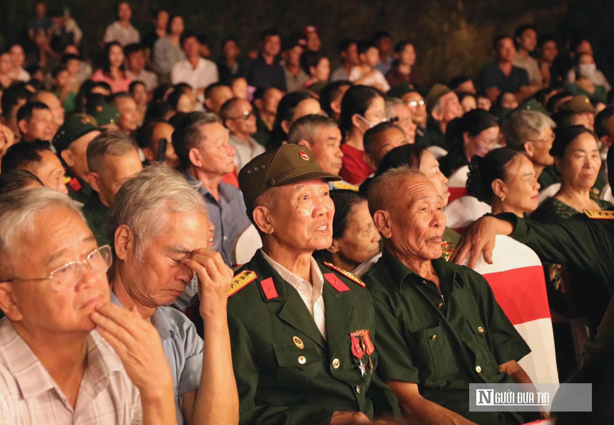 X&uacute;c động lễ kỷ niệm 60 năm ng&agrave;y hy sinh của 33 liệt sĩ TNXP tại hang Hỏa Tiễn - Ảnh 11.