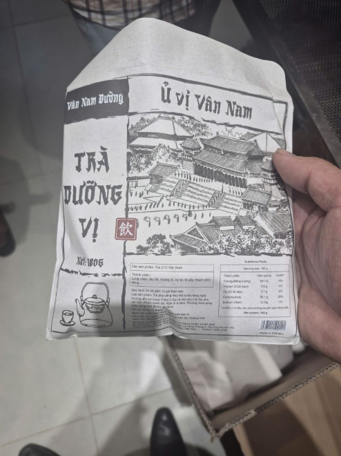 Đột k&iacute;ch 2 c&ocirc;ng ty, ph&aacute;t hiện gần 1.300 thực phẩm tr&ocirc;i nổi b&aacute;n tr&ecirc;n TikTok shop, thu lợi nhiều tỷ đồng- Ảnh 2.