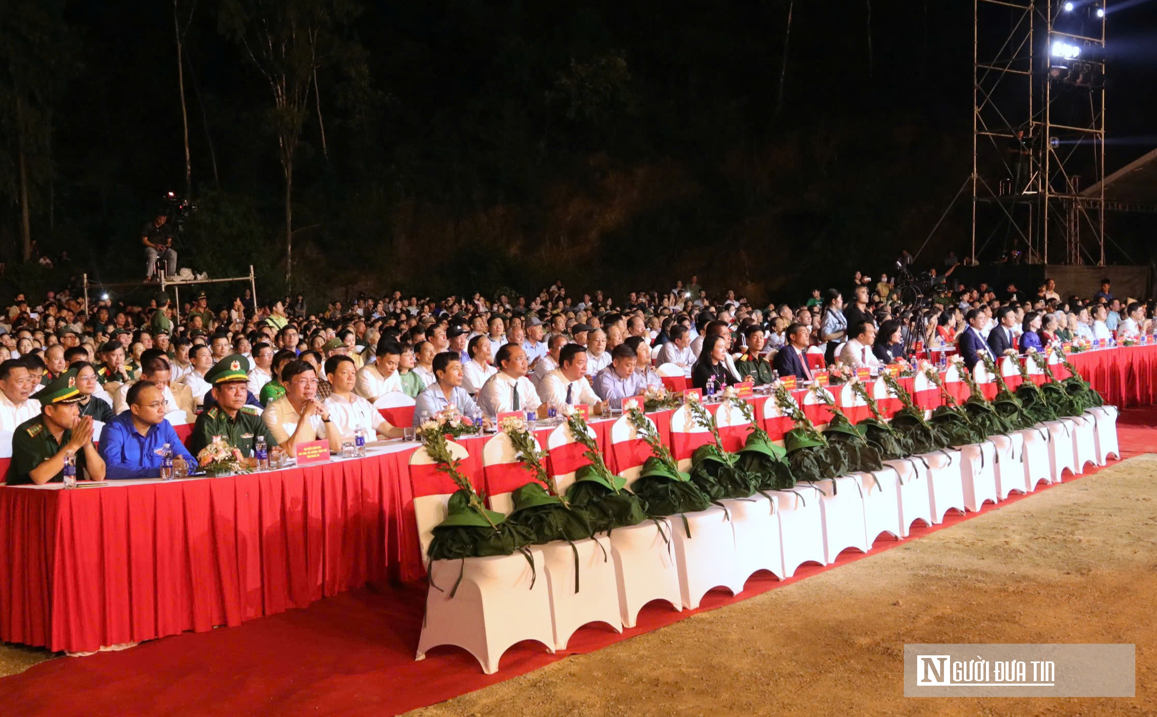X&uacute;c động lễ kỷ niệm 60 năm ng&agrave;y hy sinh của 33 liệt sĩ TNXP tại hang Hỏa Tiễn - Ảnh 2.
