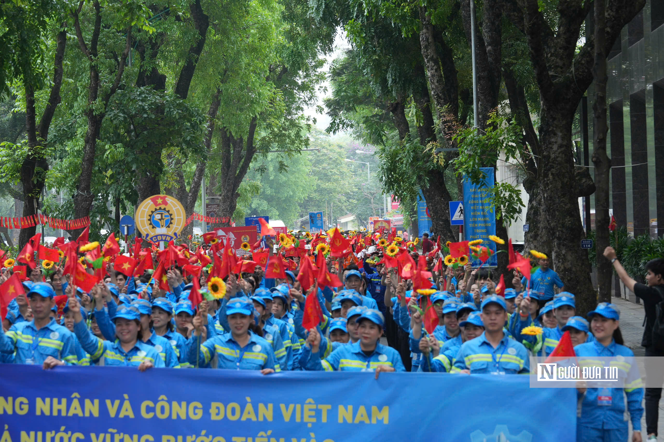 H&agrave; Nội: Hơn 1.000 tham gia diễu h&agrave;nh kỷ niệm 140 năm Ng&agrave;y Quốc tế Lao động - Ảnh 6.