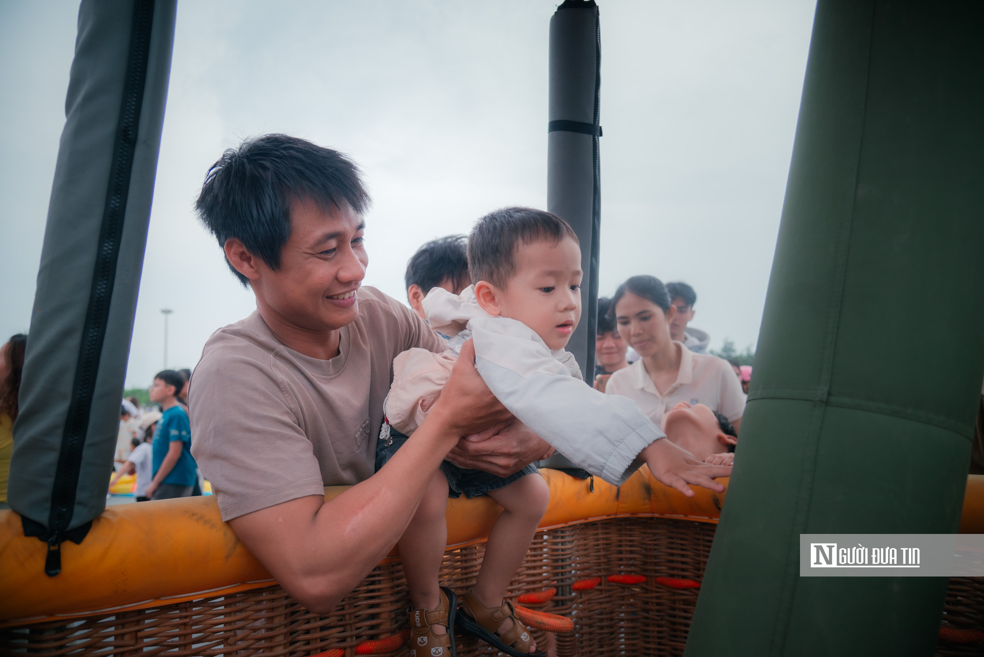 Chi&ecirc;m ngưỡng d&agrave;n khinh kh&iacute; cầu lần đầu xuất hiện ở Quảng trường Nghinh Phong, Đắk Lắk- Ảnh 14.