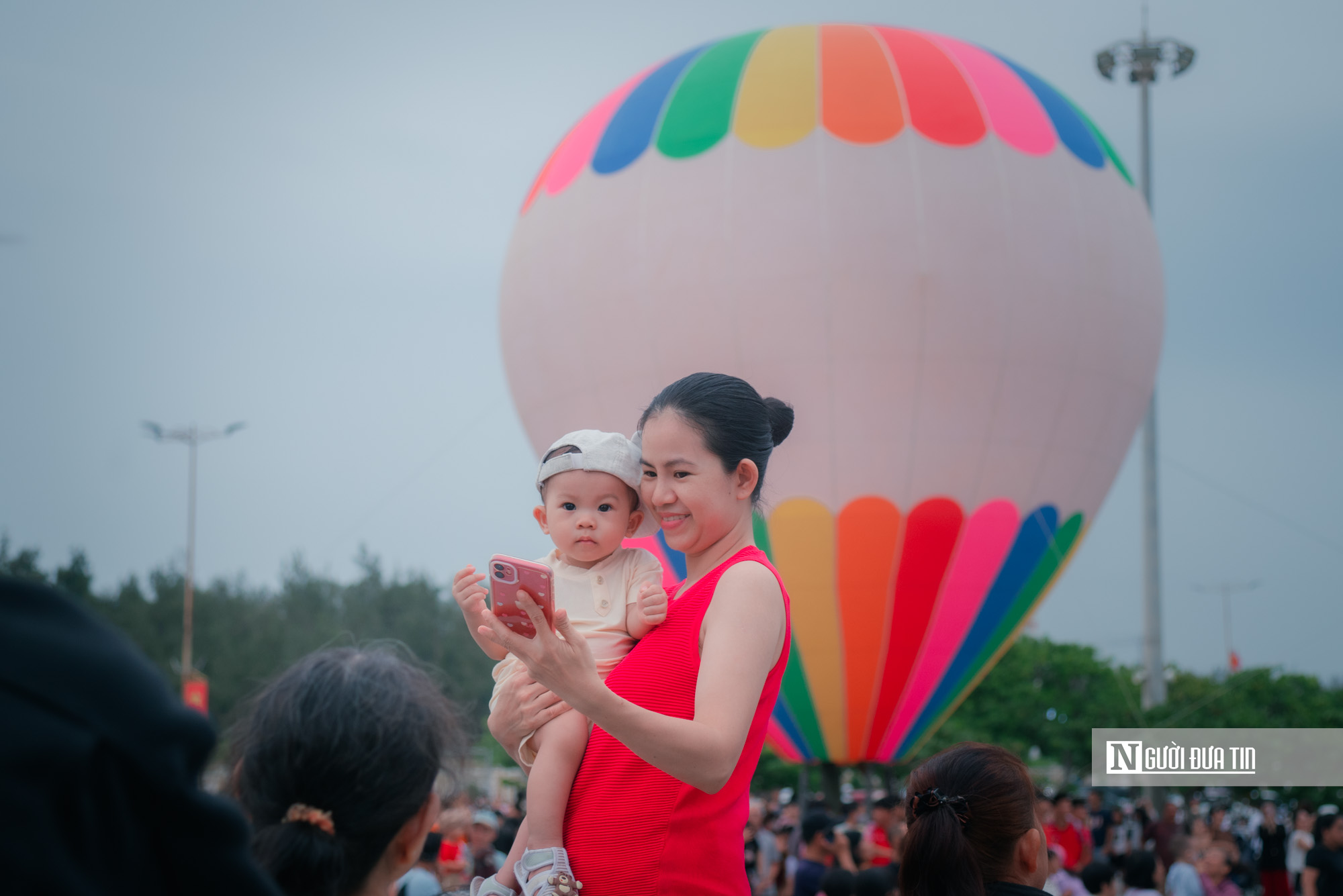 Chi&ecirc;m ngưỡng d&agrave;n khinh kh&iacute; cầu lần đầu xuất hiện ở Quảng trường Nghinh Phong, Đắk Lắk- Ảnh 15.
