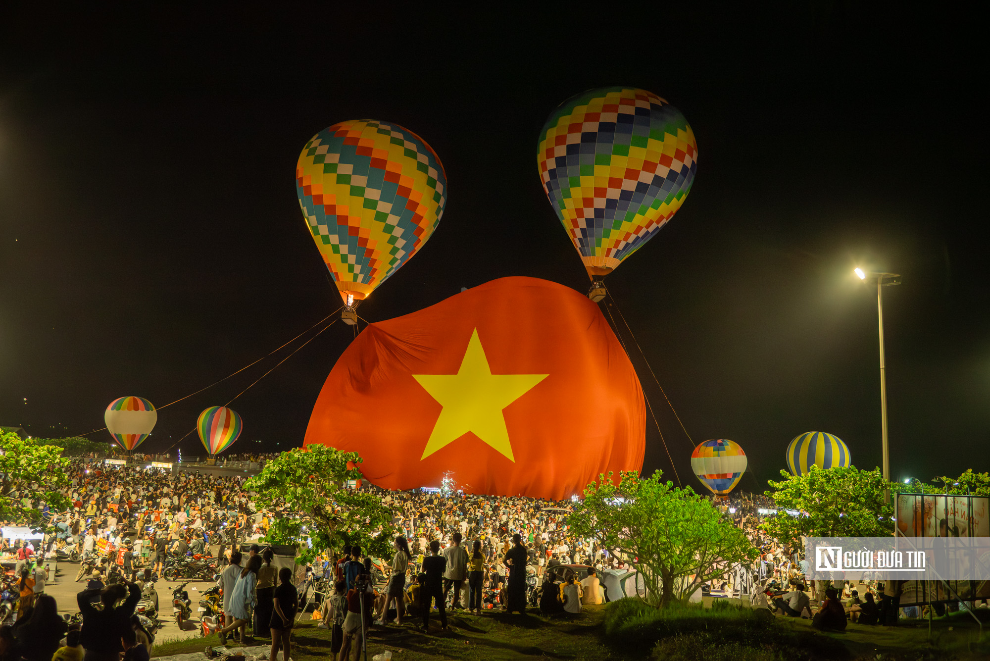 Chi&ecirc;m ngưỡng d&agrave;n khinh kh&iacute; cầu lần đầu xuất hiện ở Quảng trường Nghinh Phong, Đắk Lắk- Ảnh 20.