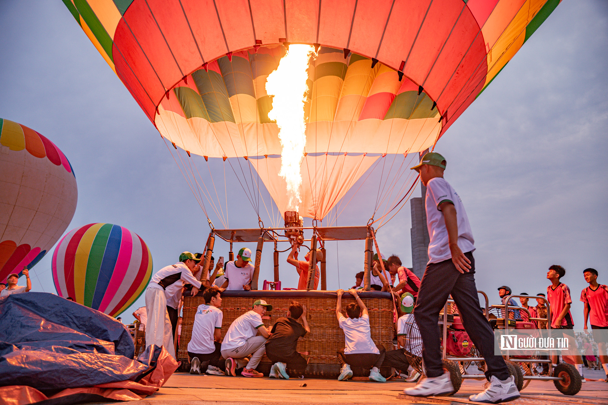 Chi&ecirc;m ngưỡng d&agrave;n khinh kh&iacute; cầu lần đầu xuất hiện ở Quảng trường Nghinh Phong, Đắk Lắk- Ảnh 10.
