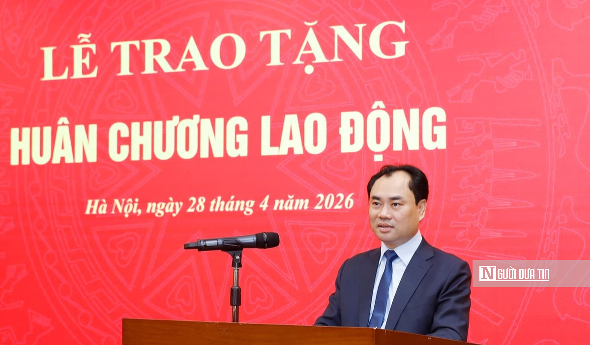 4 Thứ trưởng Bộ N&ocirc;ng nghiệp v&agrave; M&ocirc;i trường nhận Hu&acirc;n chương Lao động - Ảnh 2.