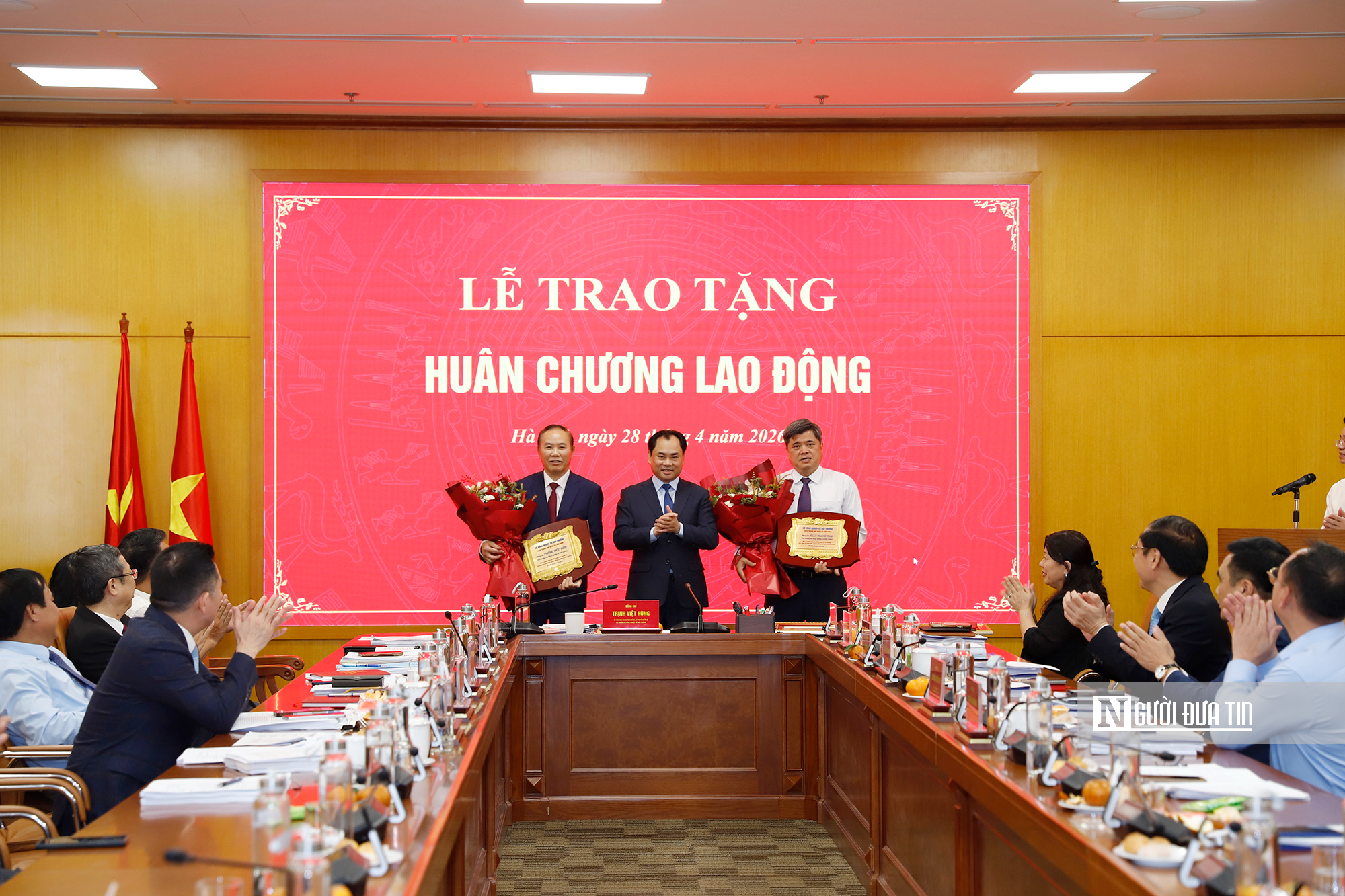 4 Thứ trưởng Bộ N&ocirc;ng nghiệp v&agrave; M&ocirc;i trường nhận Hu&acirc;n chương Lao động - Ảnh 4.