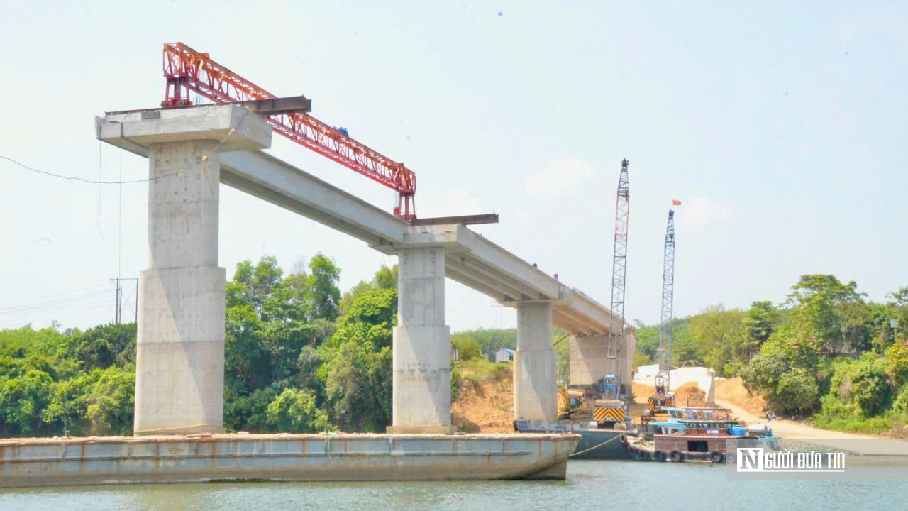 Vươn nhịp nối đ&ocirc;i bờ s&ocirc;ng Đồng Nai, đại c&ocirc;ng trường cầu Hiếu Li&ecirc;m chạy đua với thời gian- Ảnh 1.