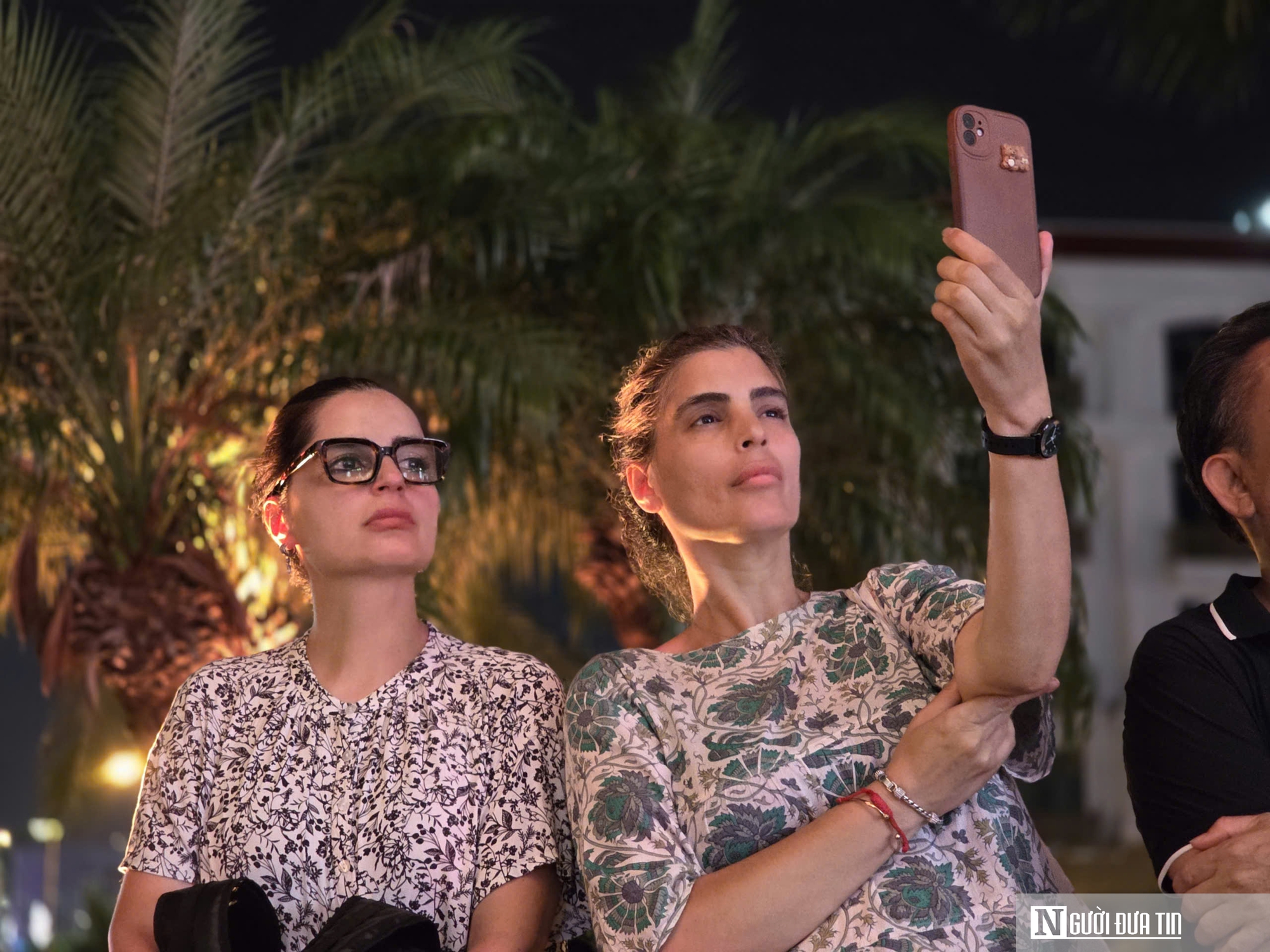 Người d&acirc;n, du kh&aacute;ch trải nghiệm "bức tường an ninh", h&ograve;a m&igrave;nh v&agrave;o &ldquo;Tổ quốc b&igrave;nh y&ecirc;n&rdquo; ở Đ&agrave; Nẵng- Ảnh 17.