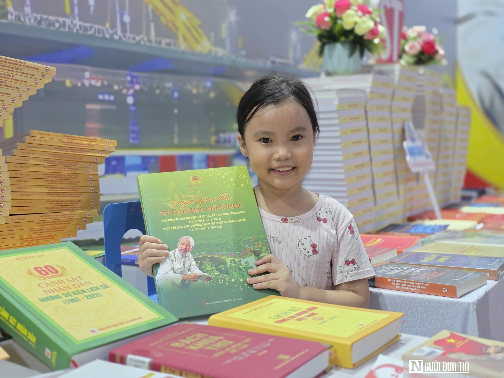 Người dân, du khách trải nghiệm 