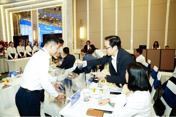 Eximbank tổ chức th&agrave;nh c&ocirc;ng Đại hội đồng cổ đ&ocirc;ng thường ni&ecirc;n 2026, tập trung thực thi chiến lược v&agrave; củng cố nền tảng ph&aacute;t triển- Ảnh 4.