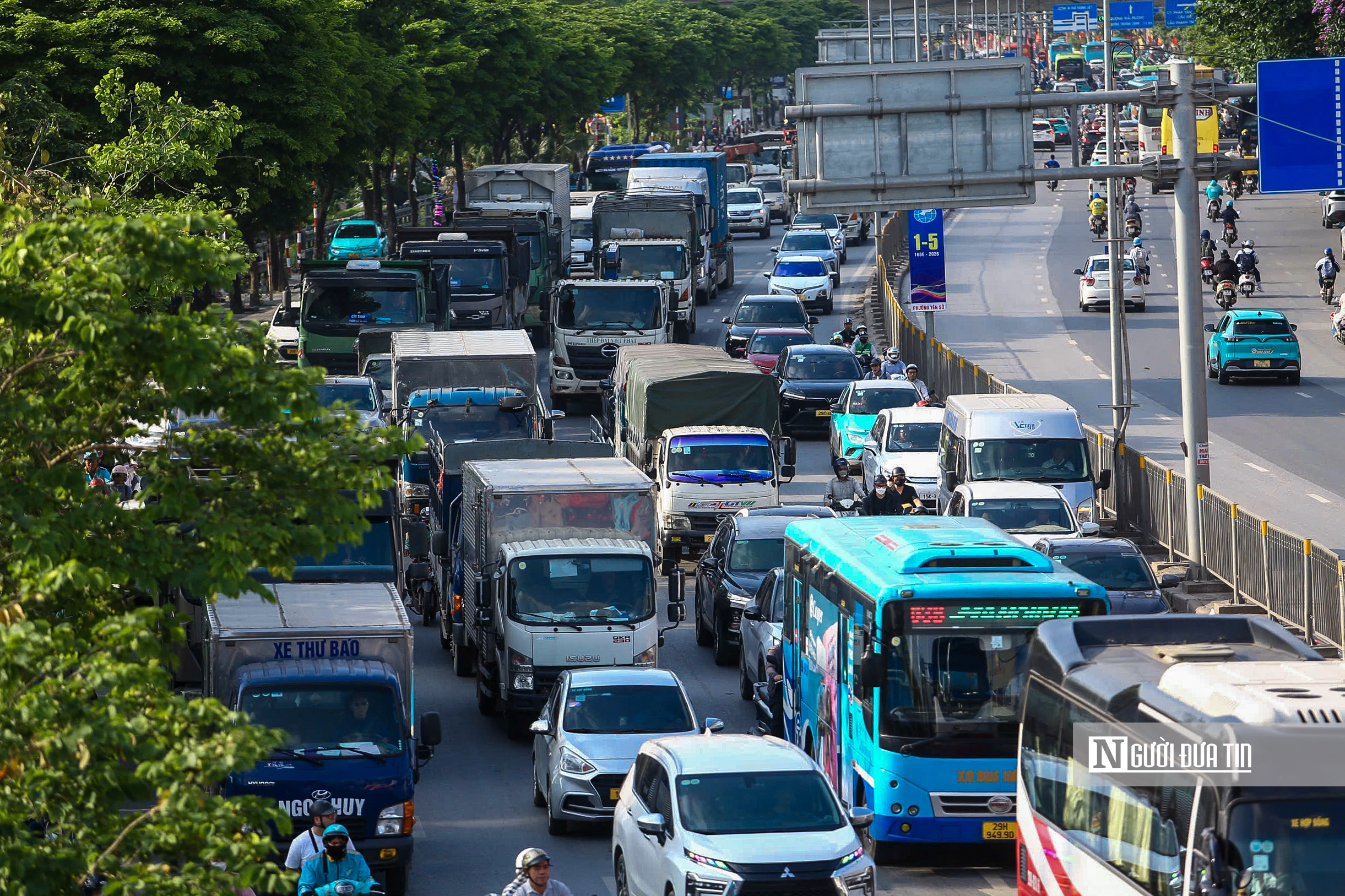 Người d&acirc;n &ugrave;n &ugrave;n rời H&agrave; Nội trước kỳ nghỉ lễ 30/4 - 1/5, cửa ng&otilde; Thủ đ&ocirc; kẹt cứng- Ảnh 13.