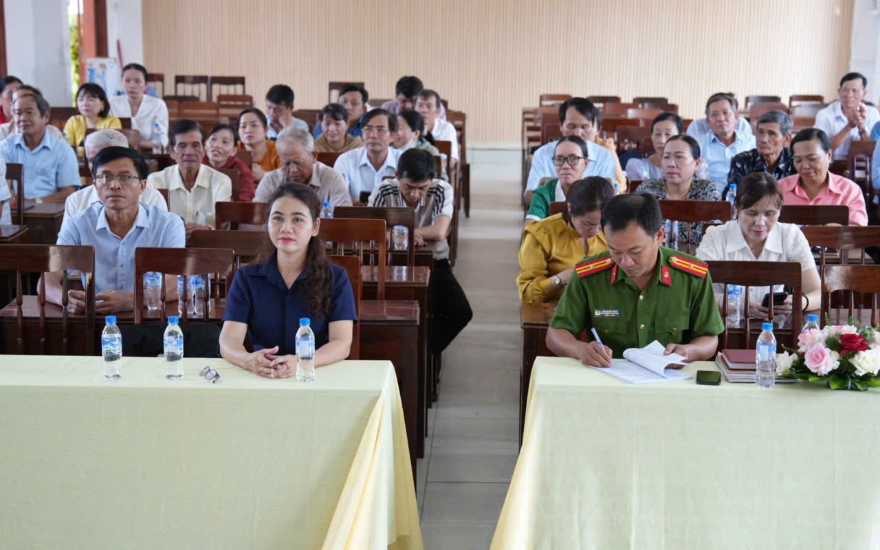 Hội Luật gia tỉnh Quảng Ng&atilde;i đẩy mạnh tuy&ecirc;n truyền, phổ biến ph&aacute;p luật tr&ecirc;n địa b&agrave;n phường Kon Tum - Ảnh 3.